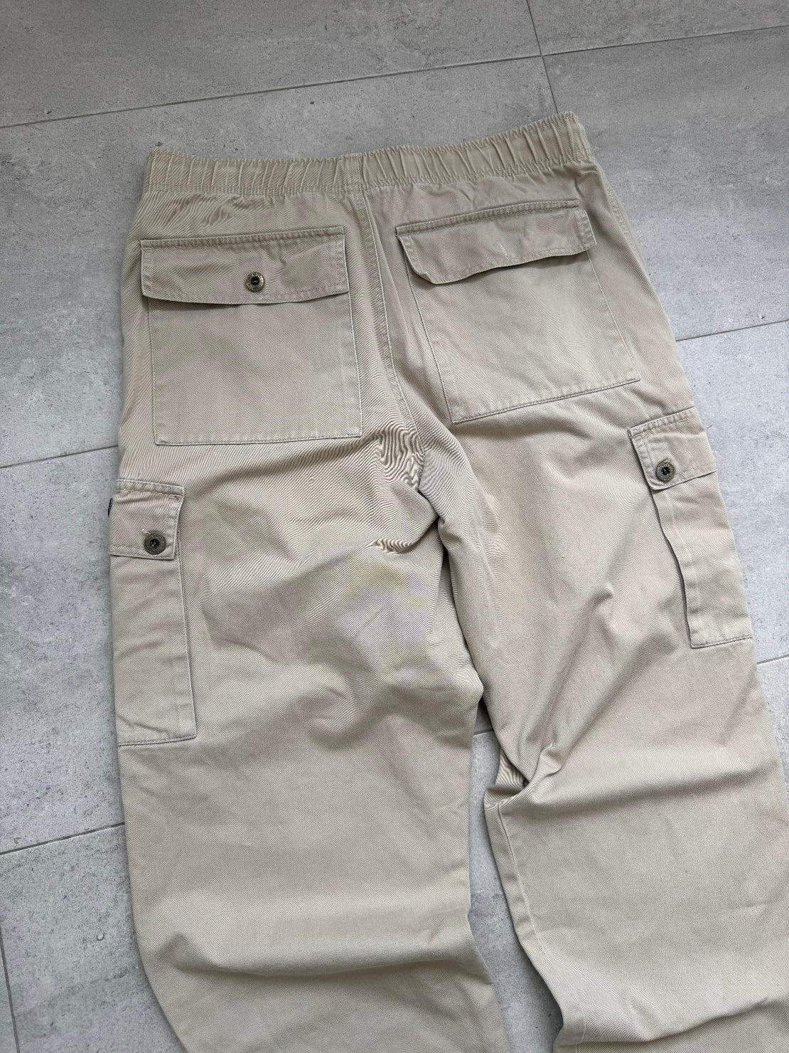 90s Billabong vintage cargo pants in beige, waist 28, surf and skate trousers - close-up detail