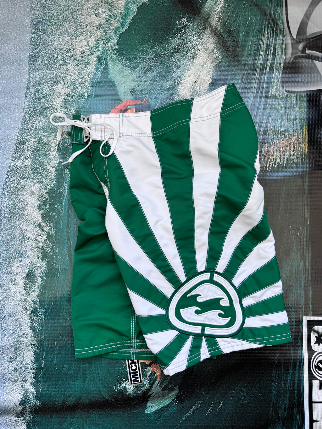 Y2K Billabong Andy Irons boardshorts green/white size 28 – front view