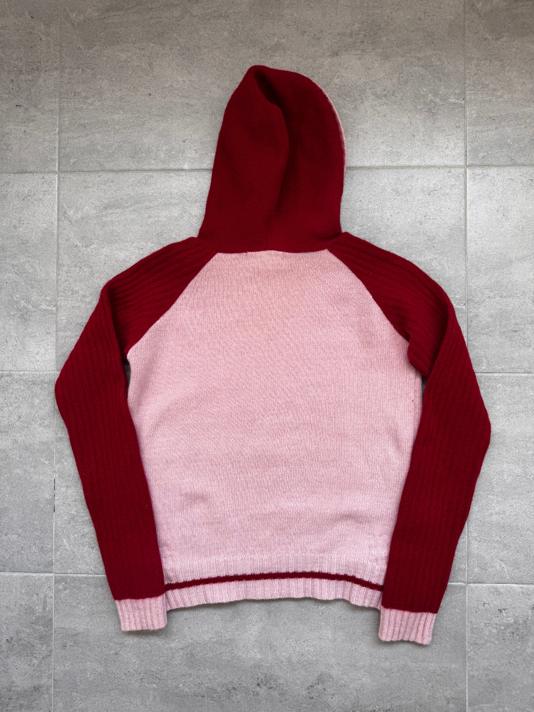 Vintage Y2K Roxy sweatshirt in pink, fabric close-up