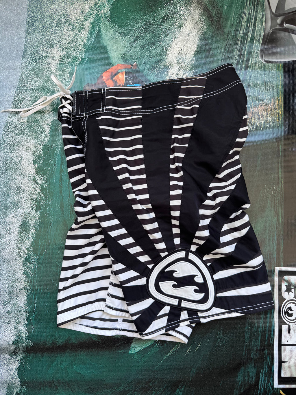 Y2K Billabong Andy Irons boardshorts black/white size 32 – back view