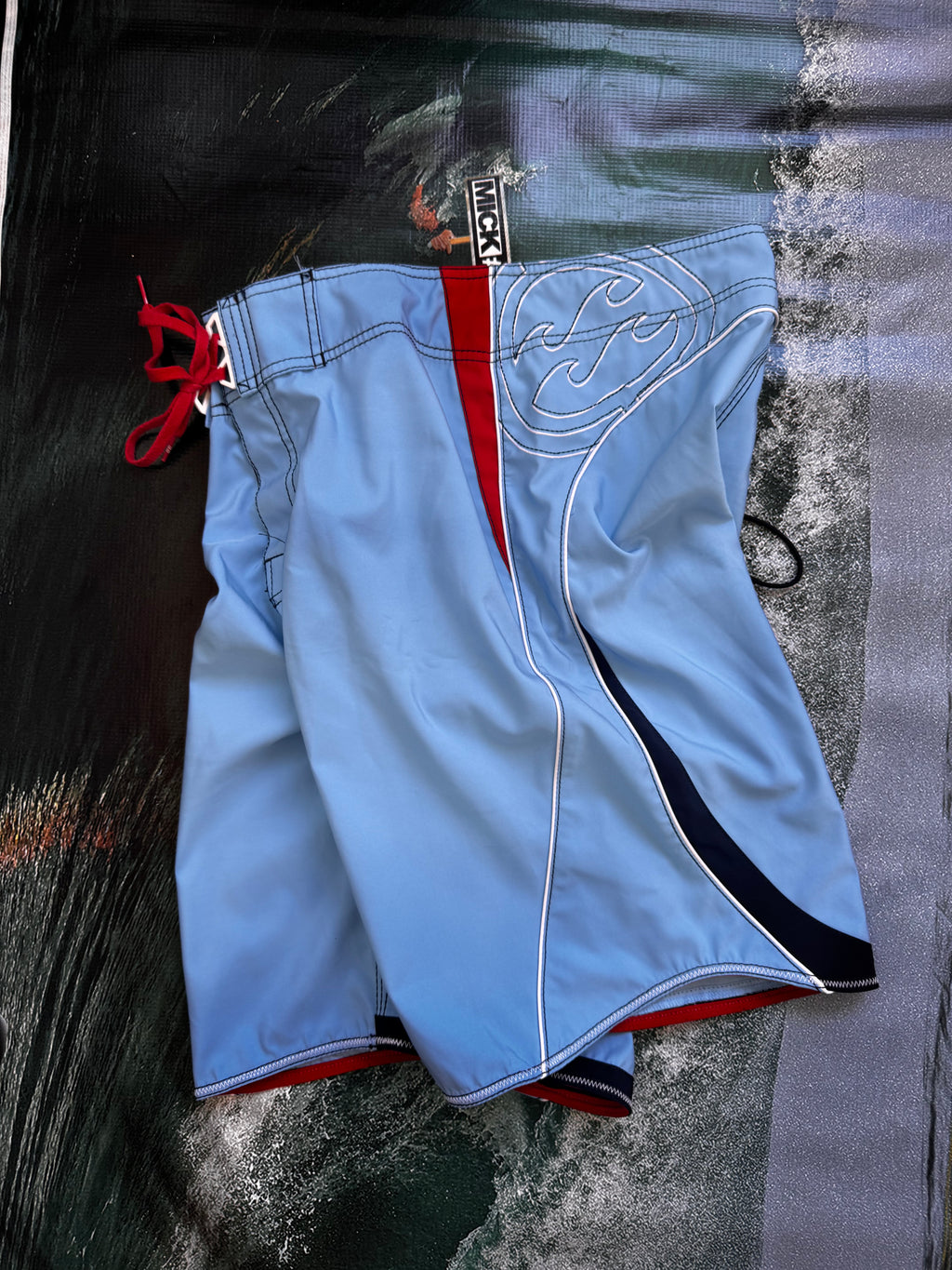 Vintage Y2K Billabong Taj Burrow signature boardshorts, signature detail