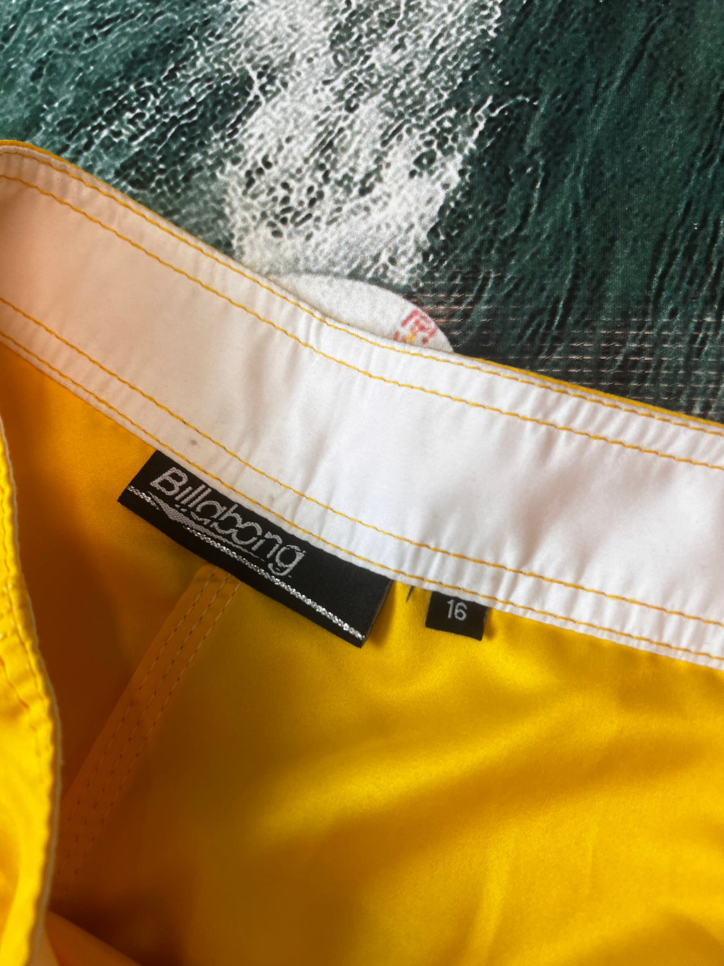 Y2K Billabong Boardshorts (16Y) *Deadstock