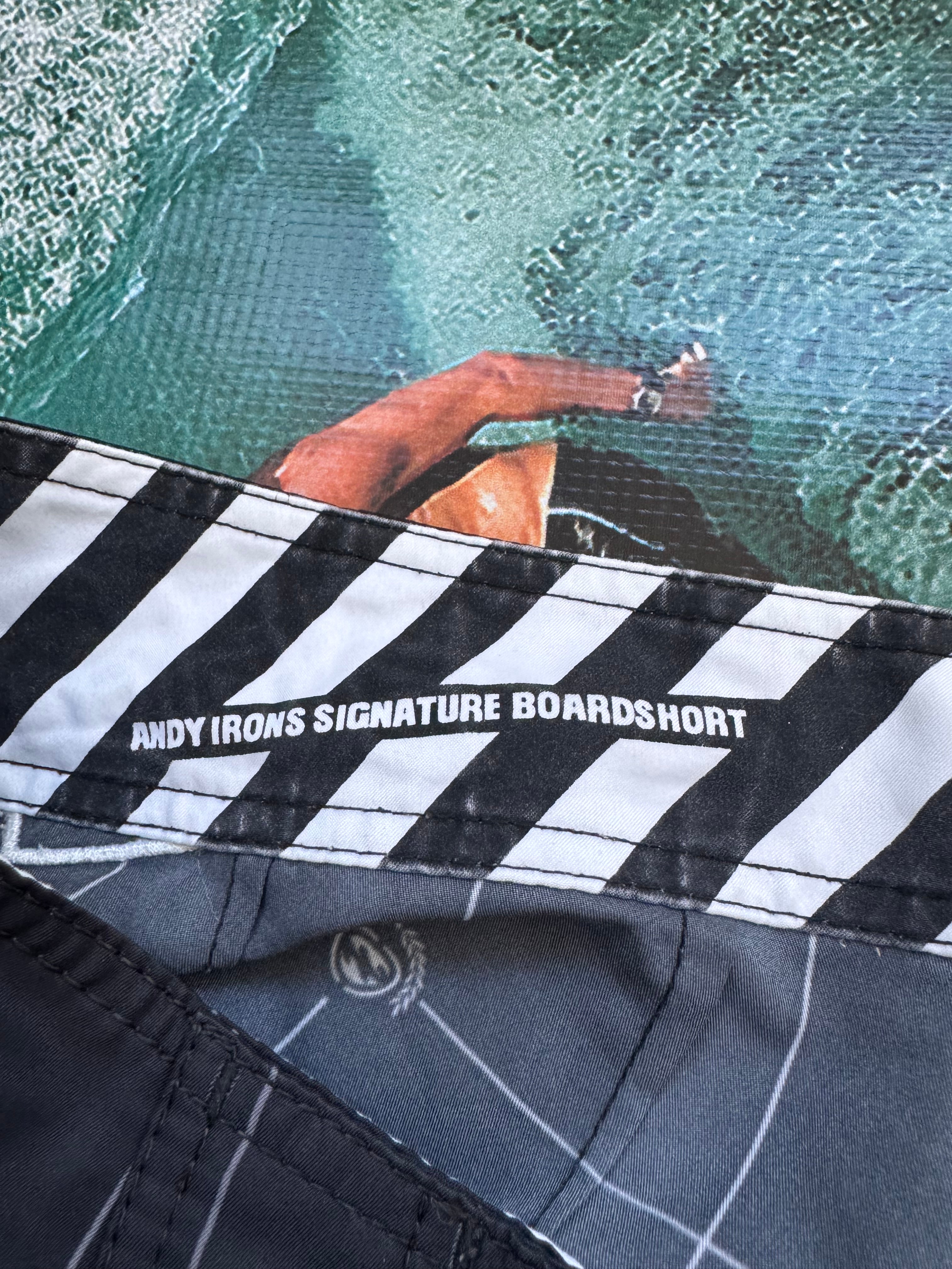 Y2K Andy Irons Rising Sun boardshorts in black and white, size 34, Billabong grail - close-up detail