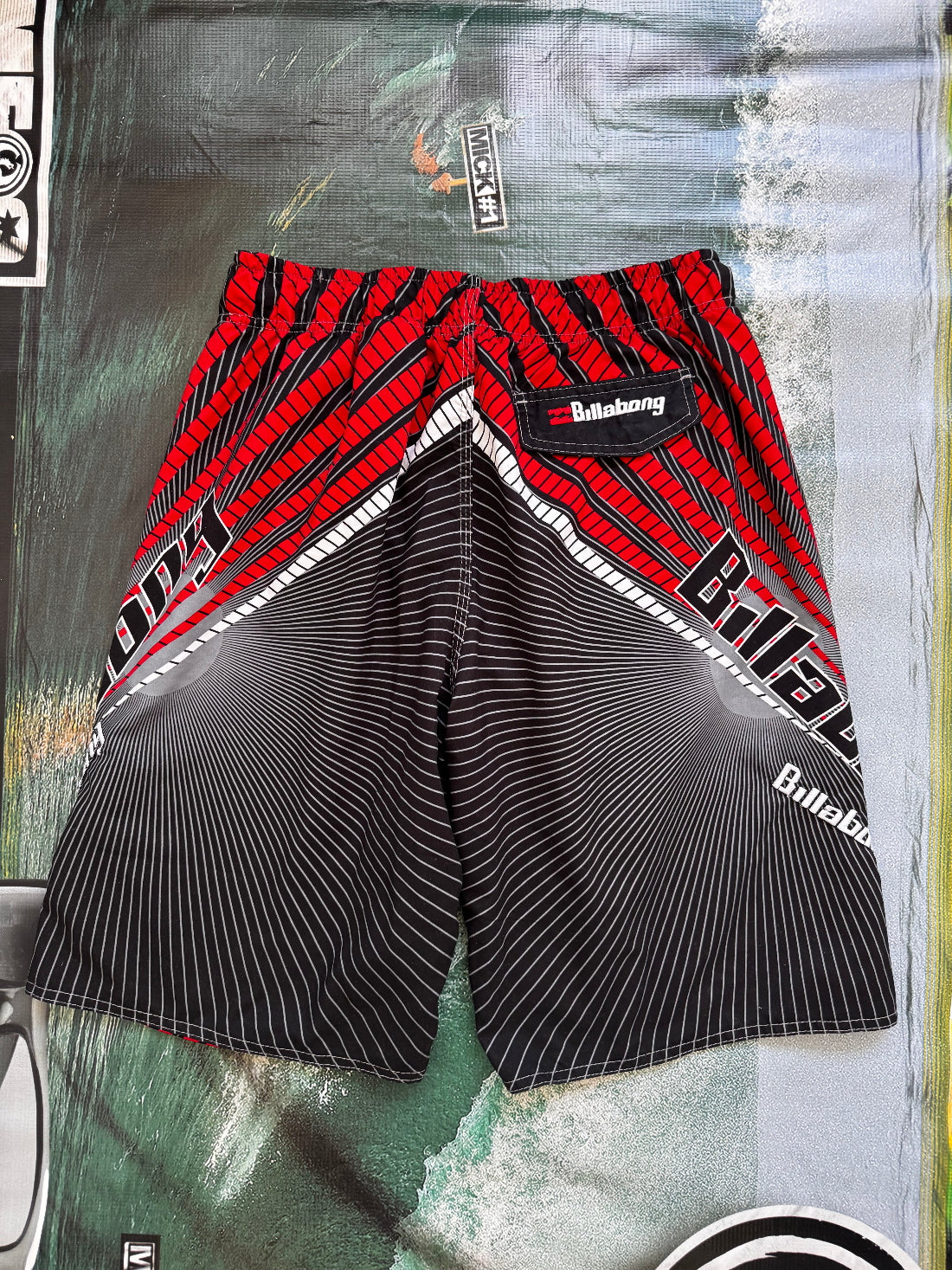Vintage Y2K Billabong boardshorts, logo detail