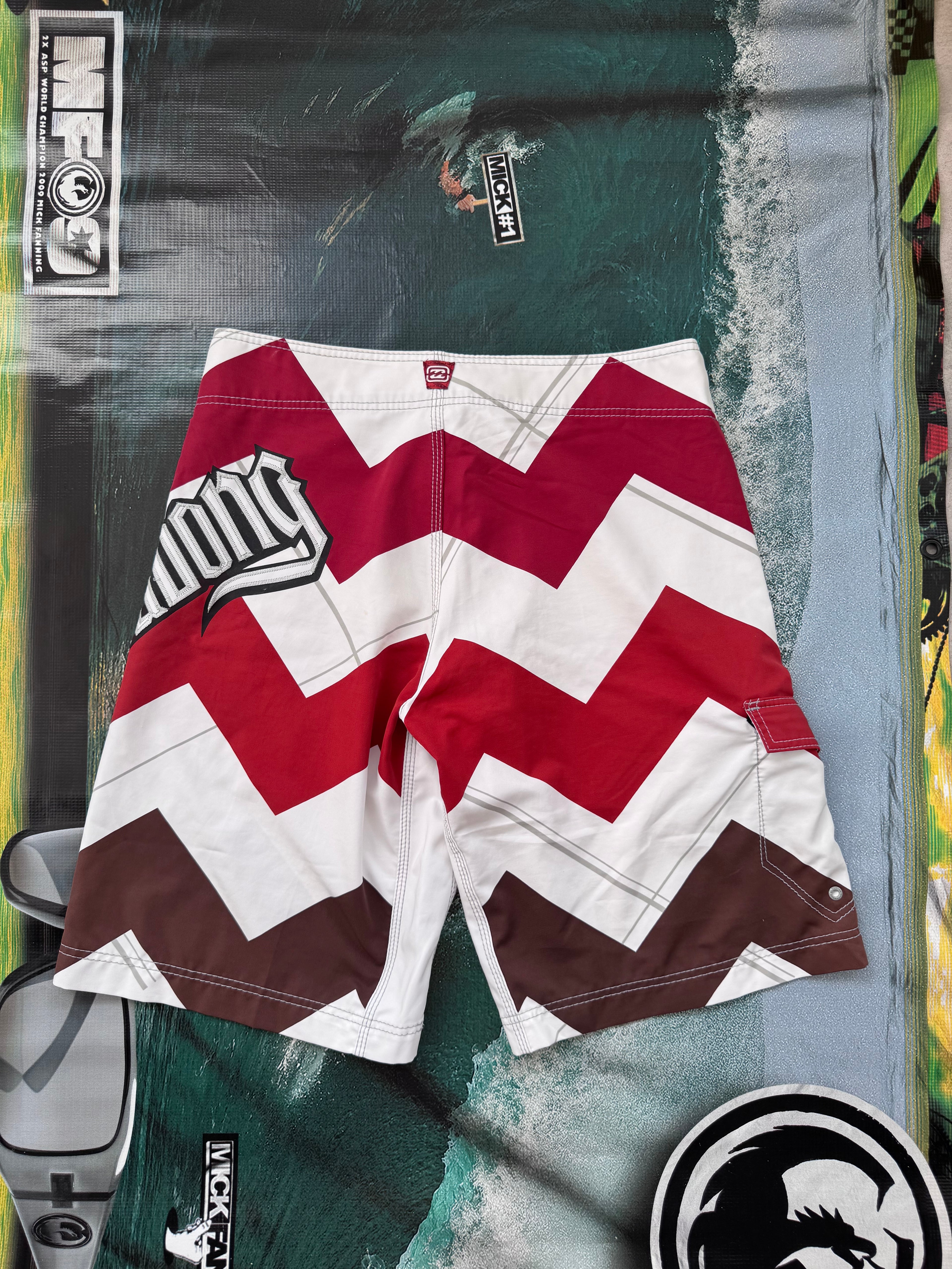 Y2K Billabong Joel Parkinson boardshorts white/red/brown size 34 – detail view