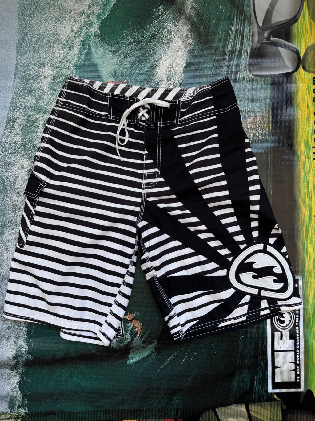 Y2K Billabong Andy Irons boardshorts black/white size 32 – front view