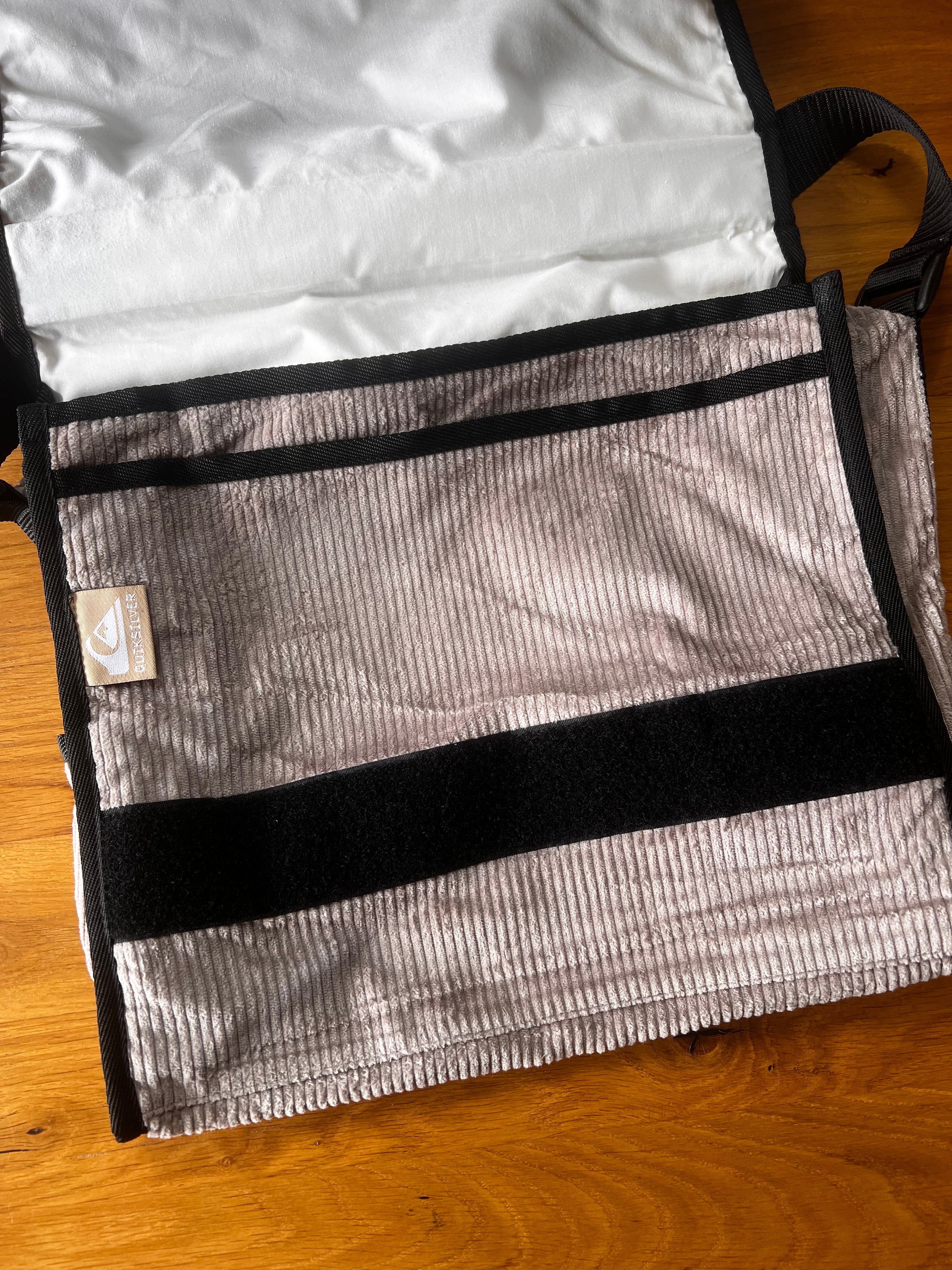 Vintage 90´s Quiksilver corduroy Messenger Bag * DEADSTOCK