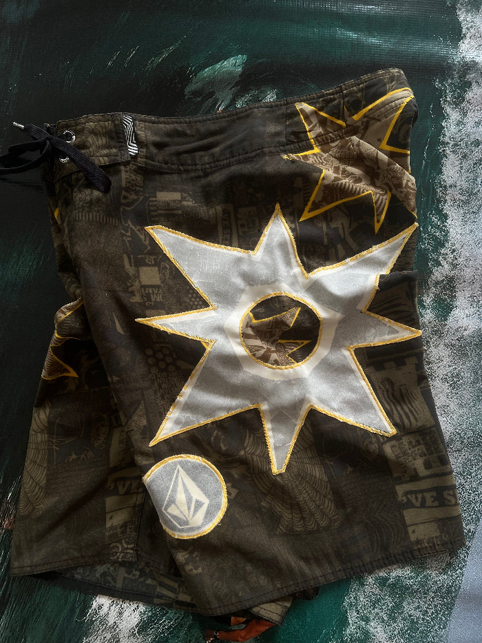 Y2K Volcom Bruce Irons boardshorts 32