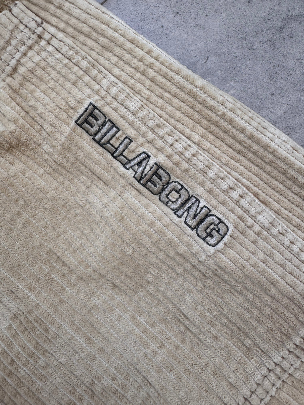 Y2K Billabong corduroy pants in light camel, size L, vintage surf trousers - label detail