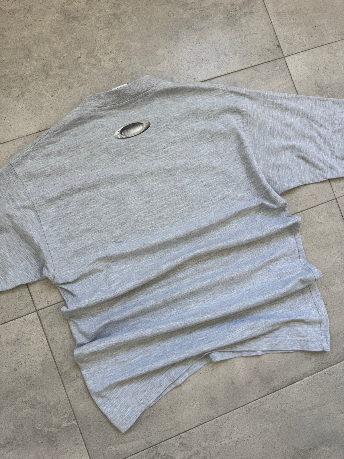 Vintage 2000s Oakley t-shirt, grey - label detail
