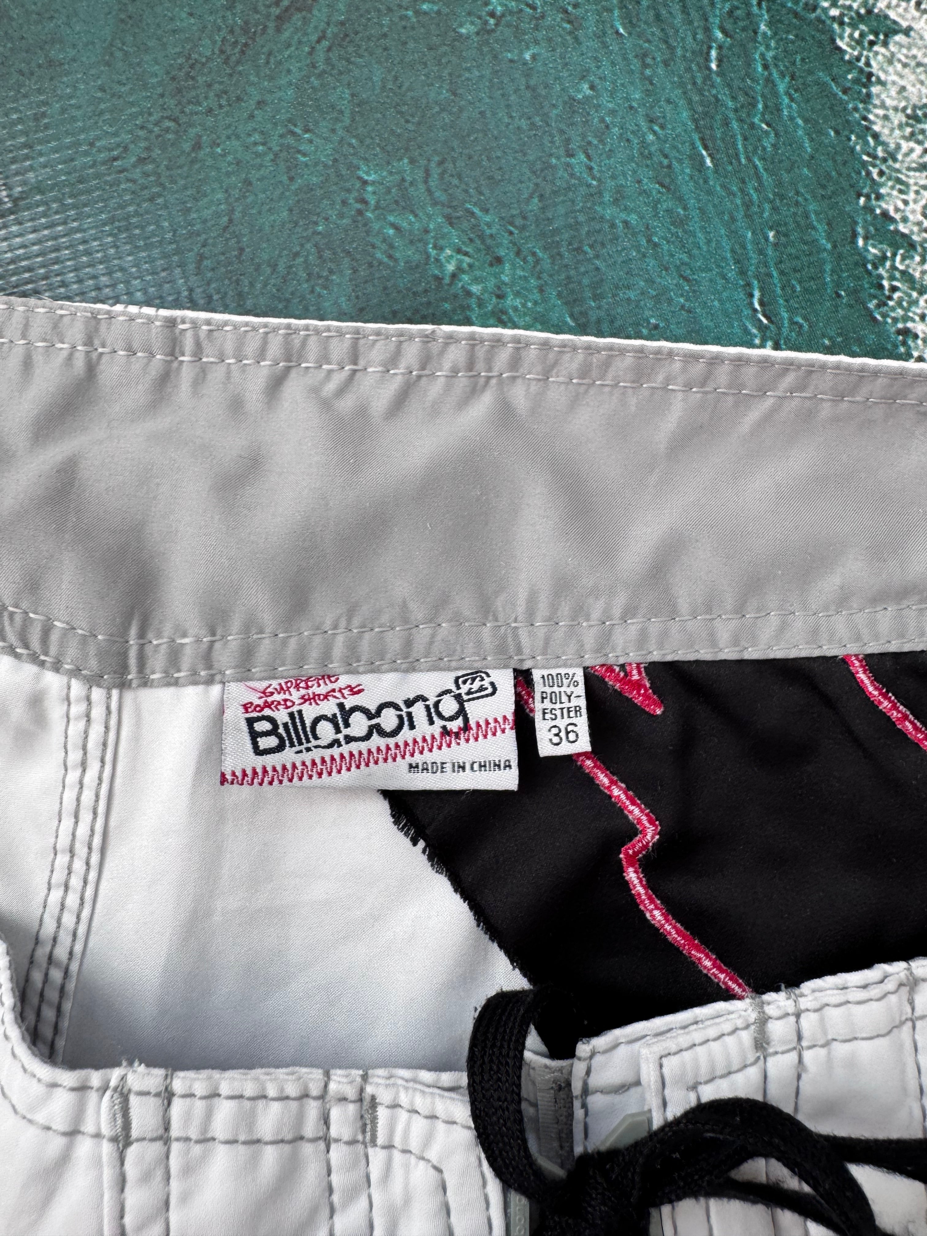 Y2K Billabong boardshorts white size 36 – detail view