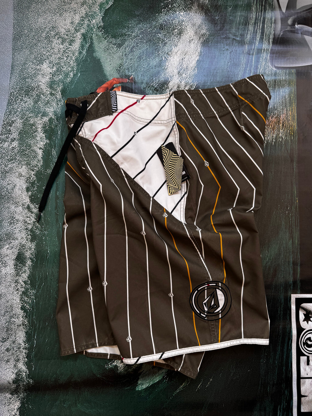 Y2K Volcom Boardshorts (32*)