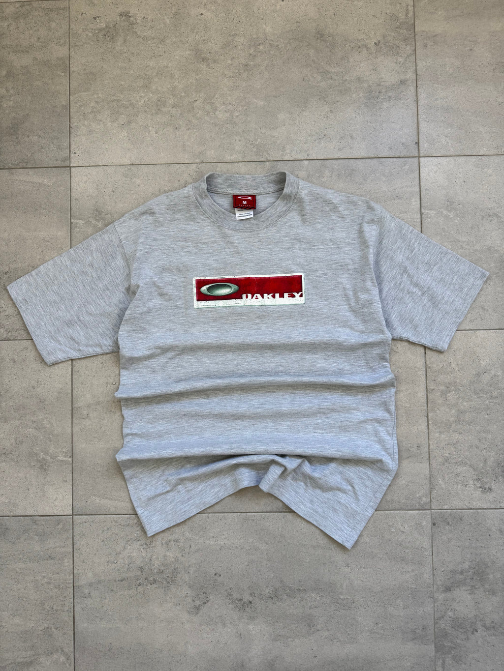 Vintage Y2K Oakley t-shirt, grey, size M - front