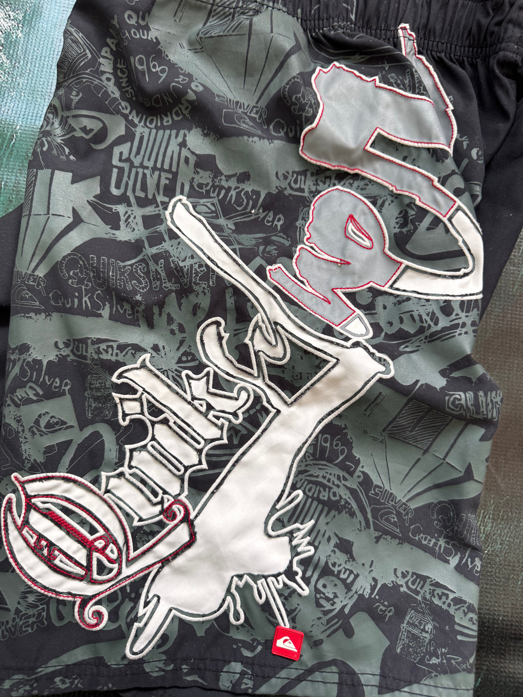Y2K Quiksilver Boardshorts (S*)