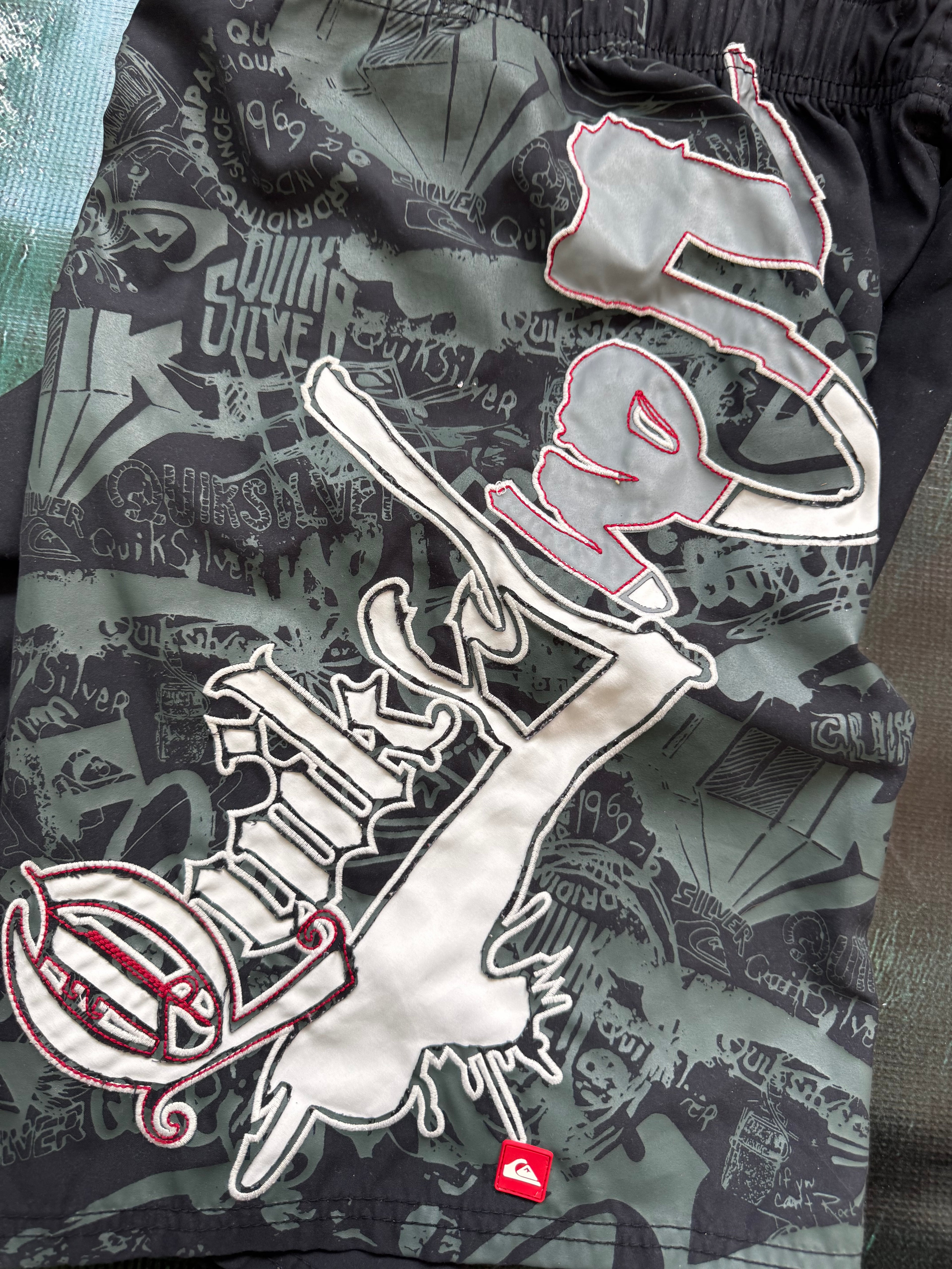 Y2K Quiksilver Boardshorts (S*)