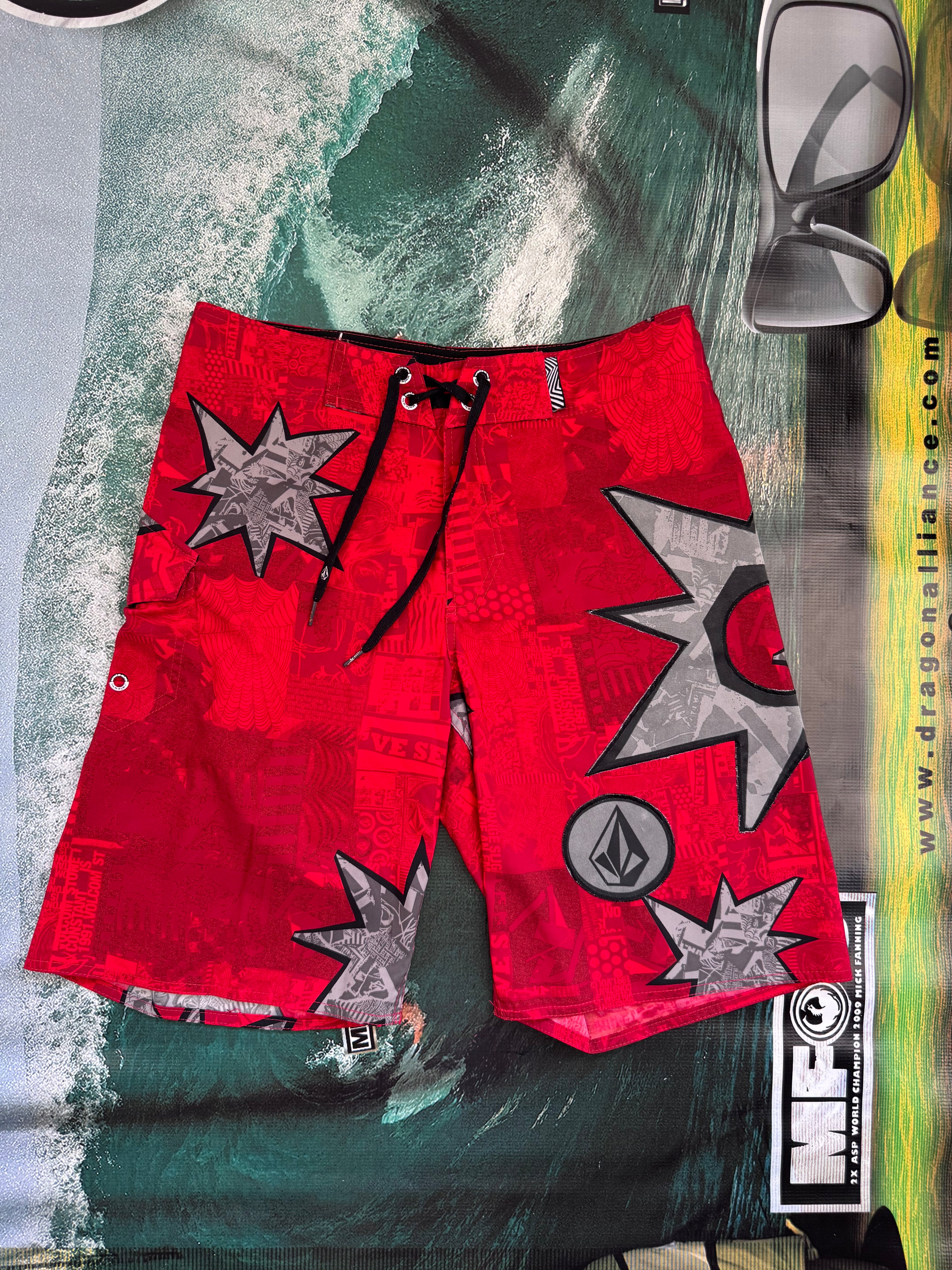 Y2K Billabong Bruce Irons boardshorts red/grey size 32 – back view