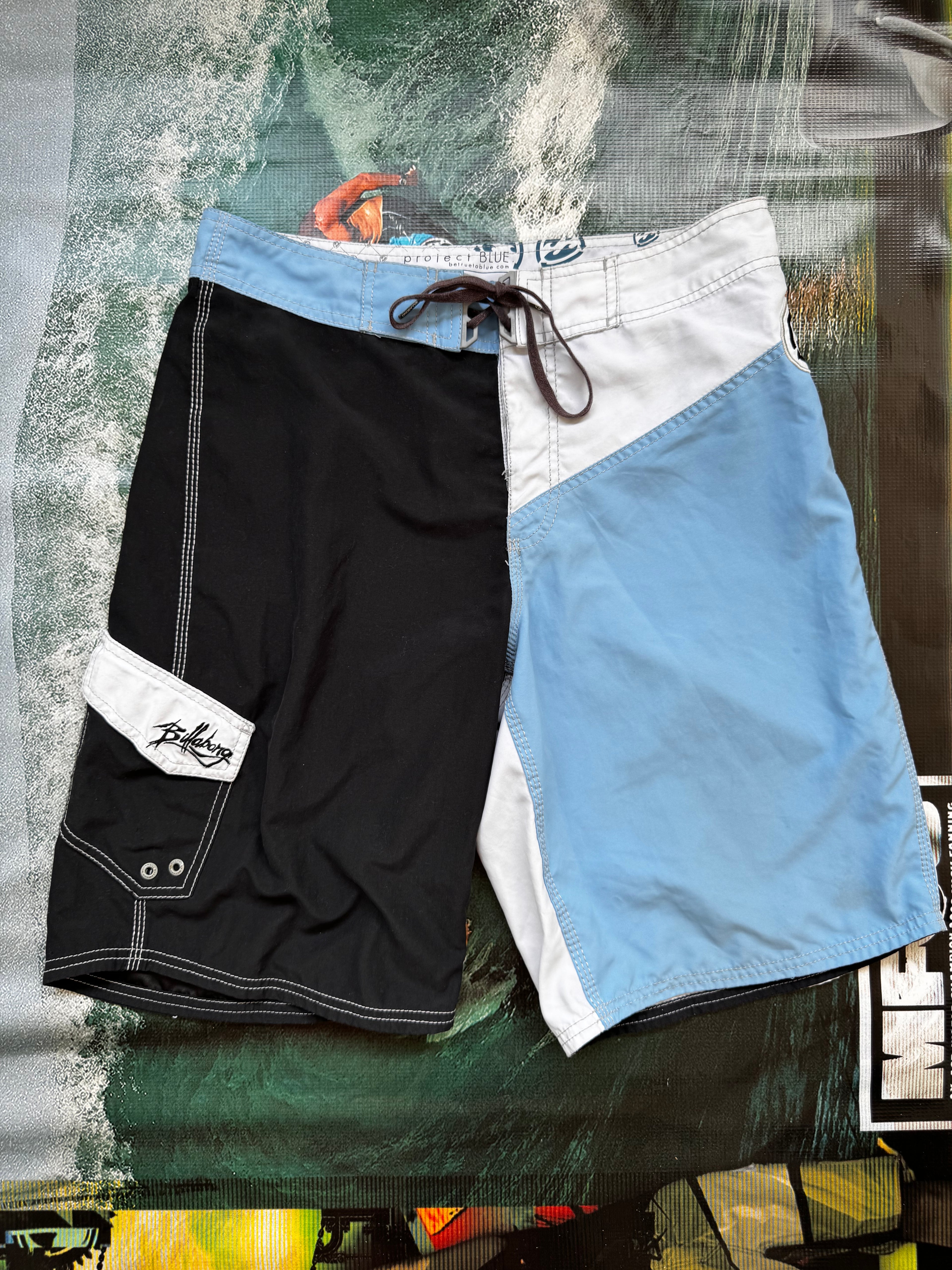 Y2K Billabong boardshorts black blue white size 32