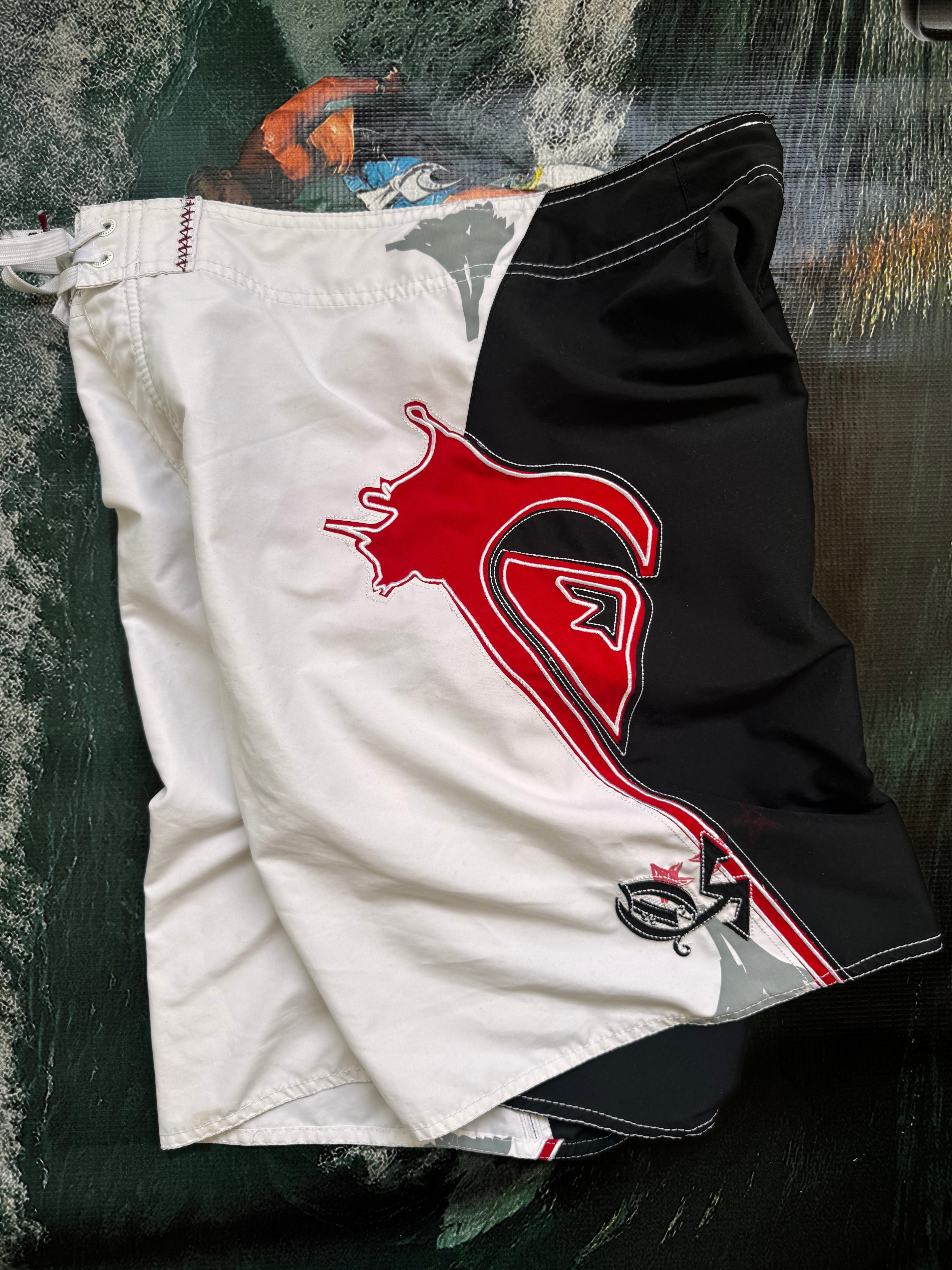 Y2K Quiksilver boardshorts black white red size 30