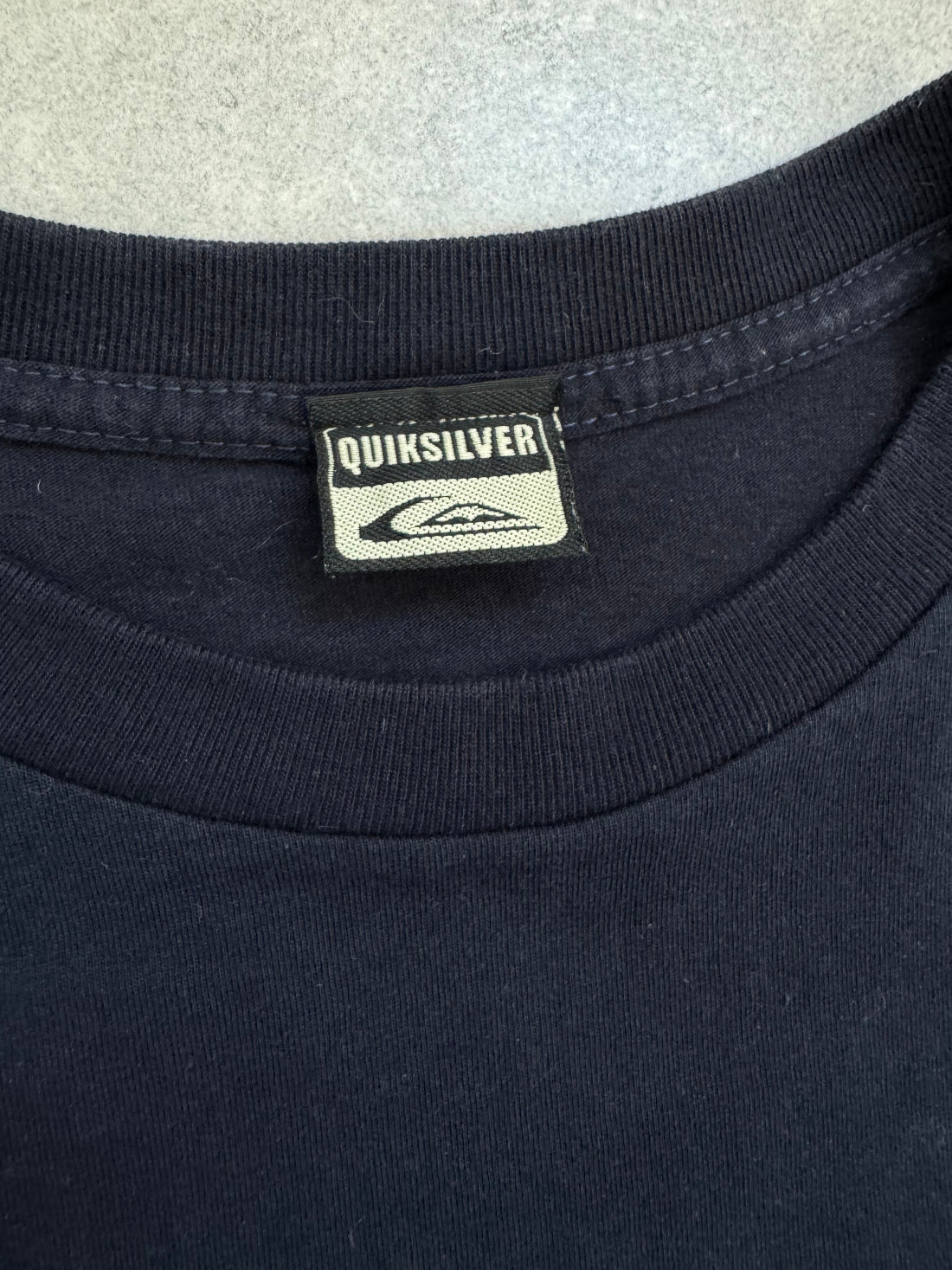 Deadstock Y2K Quiksilver surf t-shirt, navy - logo detail