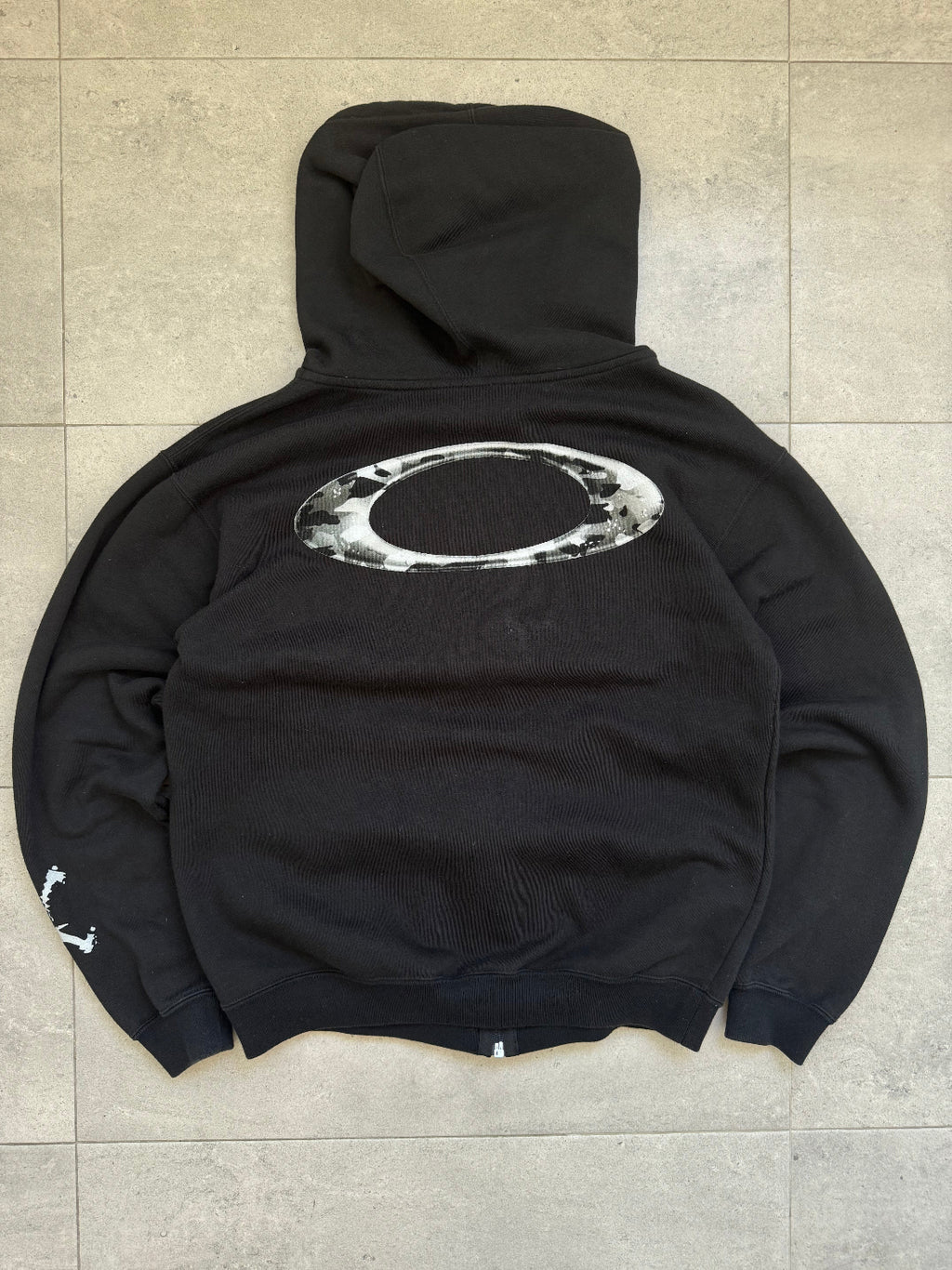 Vintage 2000s Oakley sweatshirt, black - label detail
