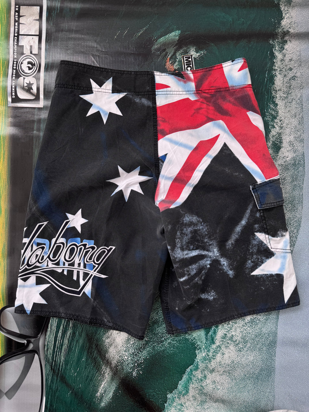 Y2K Billabong Australia Flag boardshorts black/white size 34 – detail view