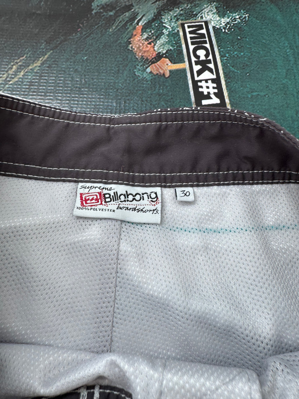 Y2K Billabong boardshorts white/black/blue size 30 – close-up