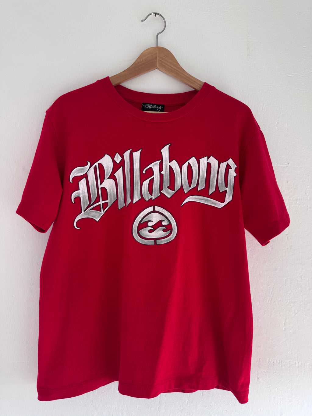 Y2K Billabong t-shirt red size L – front view