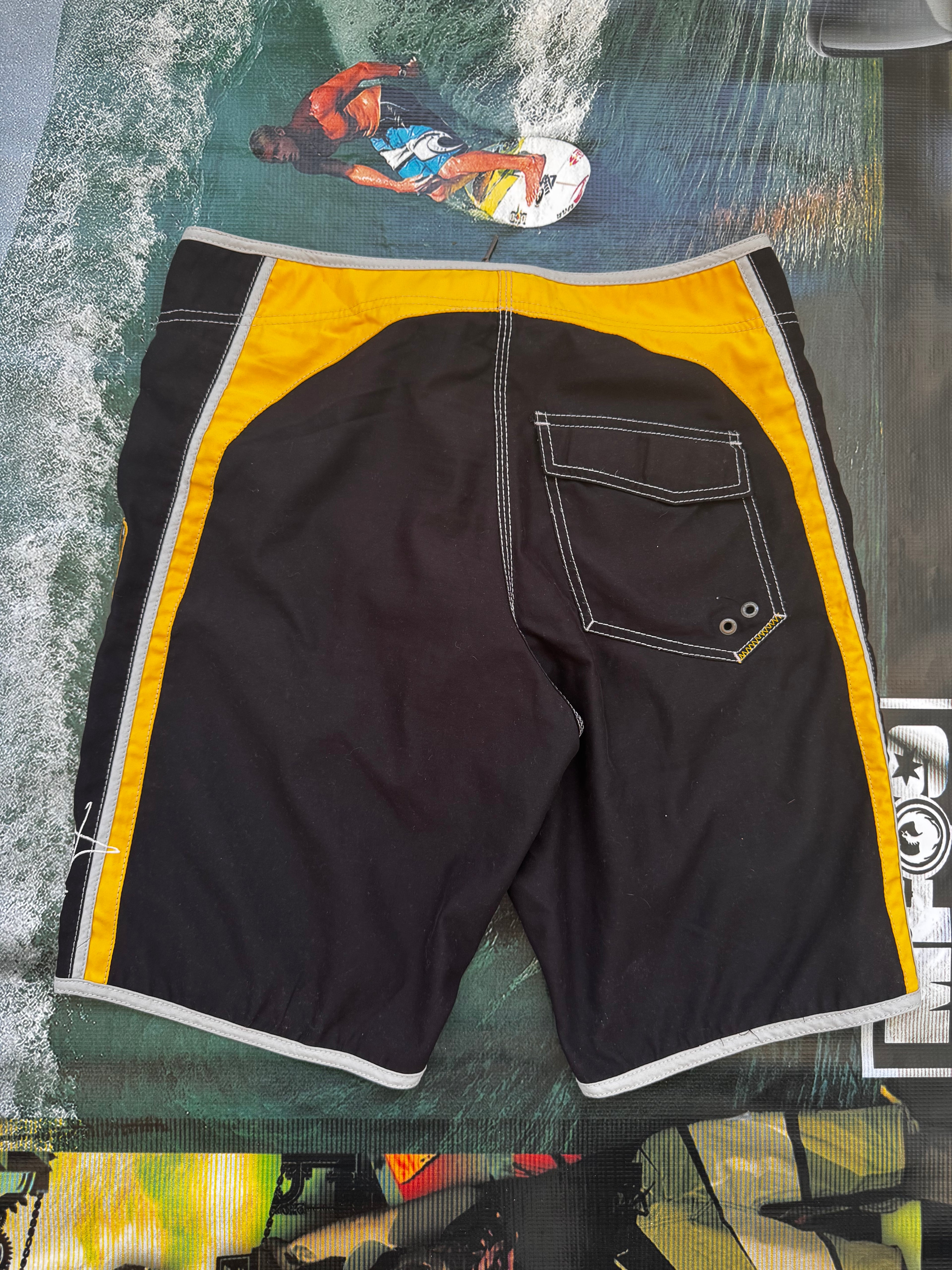 Y2K Billabong boardshorts back detail — rare vintage surf brand