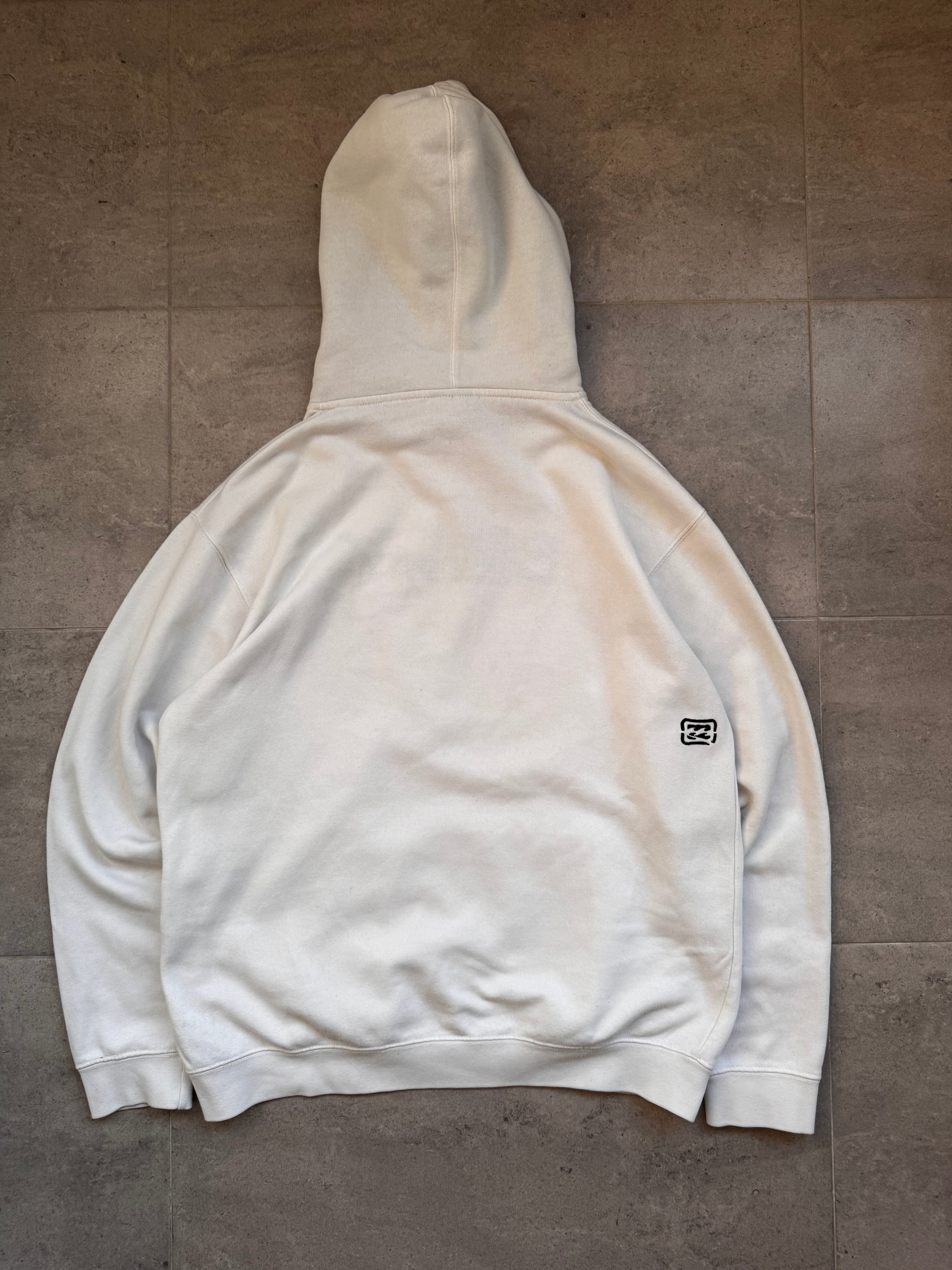 Y2K Billabong hoodie in white, size M, vintage surf sweatshirt - close-up detail