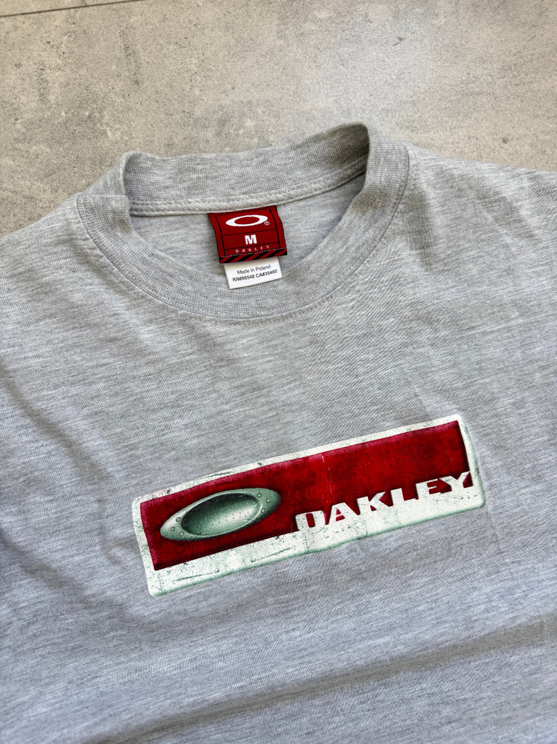 Vintage Y2K Oakley t-shirt, grey, size M - back