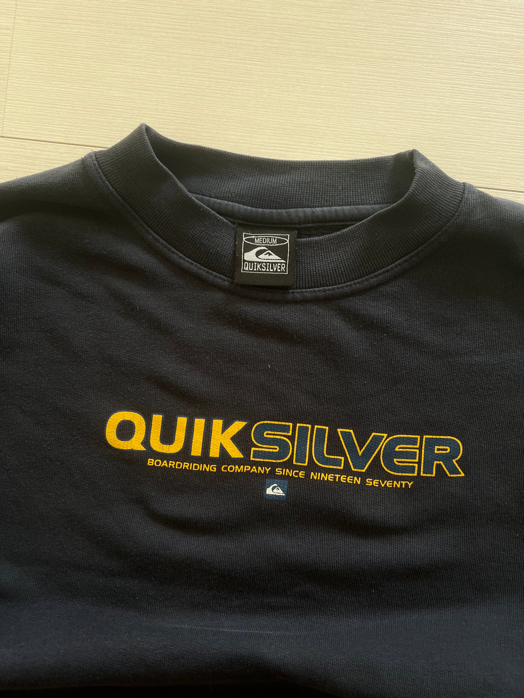 Y2K Quiksilver crewneck sweatshirt front logo — authentic vintage surfwear