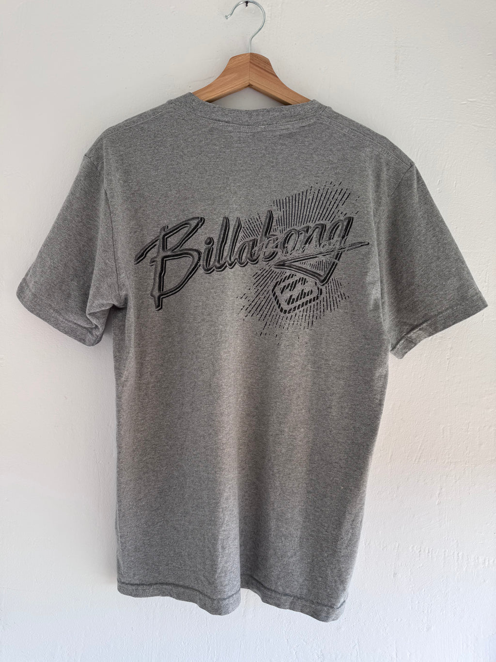 Y2K Billabong t-shirt grey size M – back view