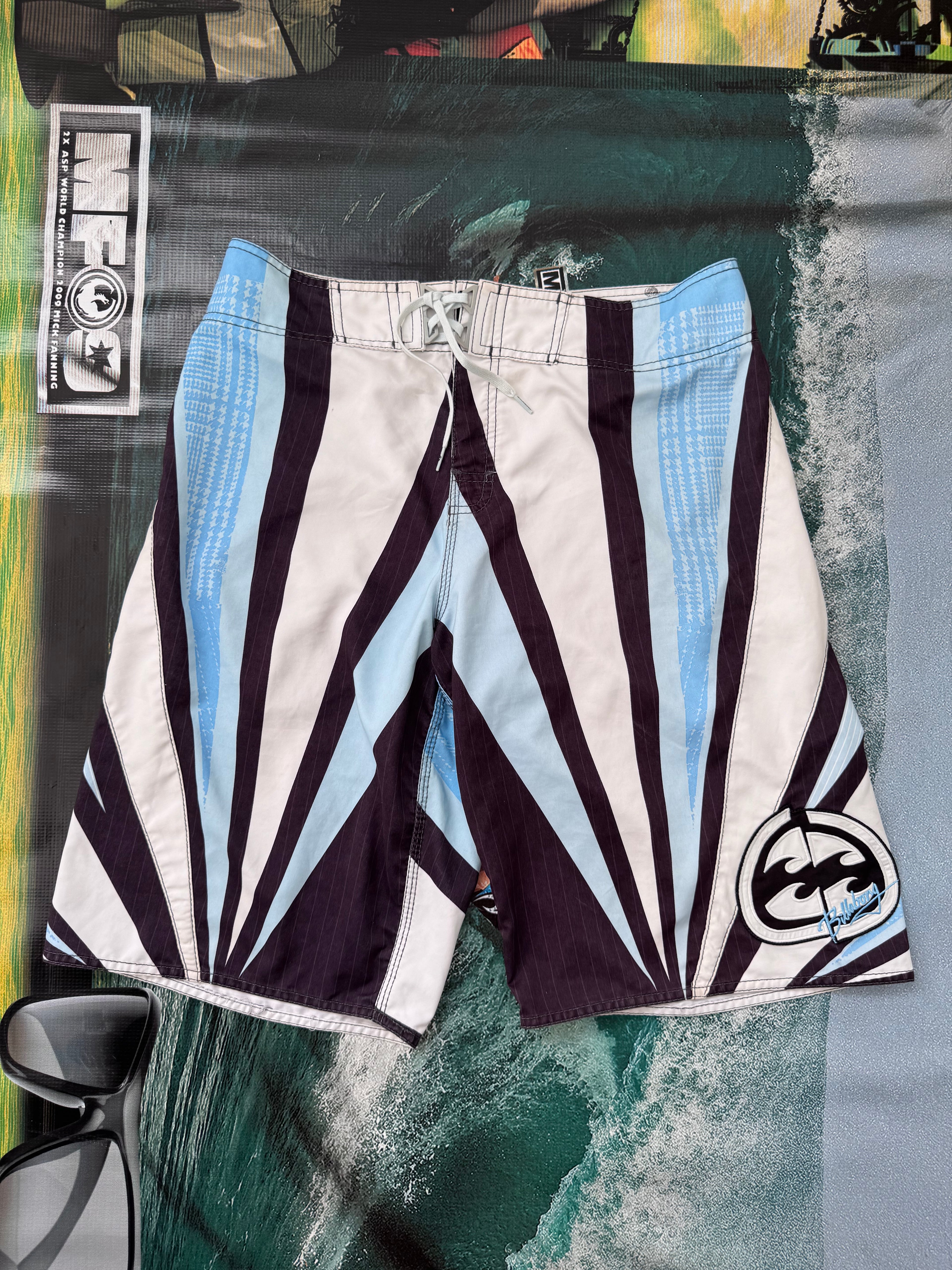 Y2K Billabong Andy Irons boardshorts blue/white/black size 32 – back view