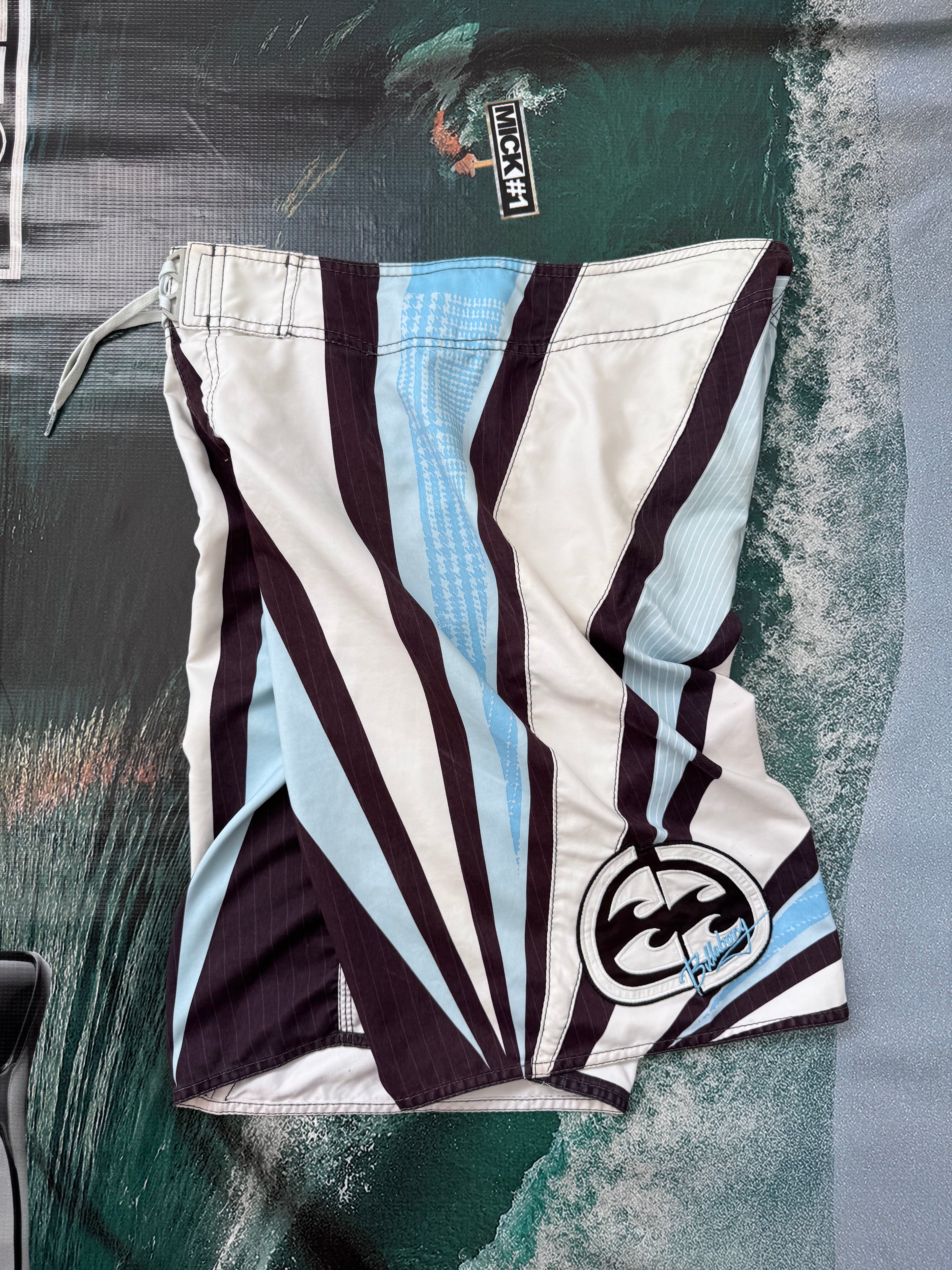 Y2K Billabong Andy Irons boardshorts blue/white/black size 32 – front view