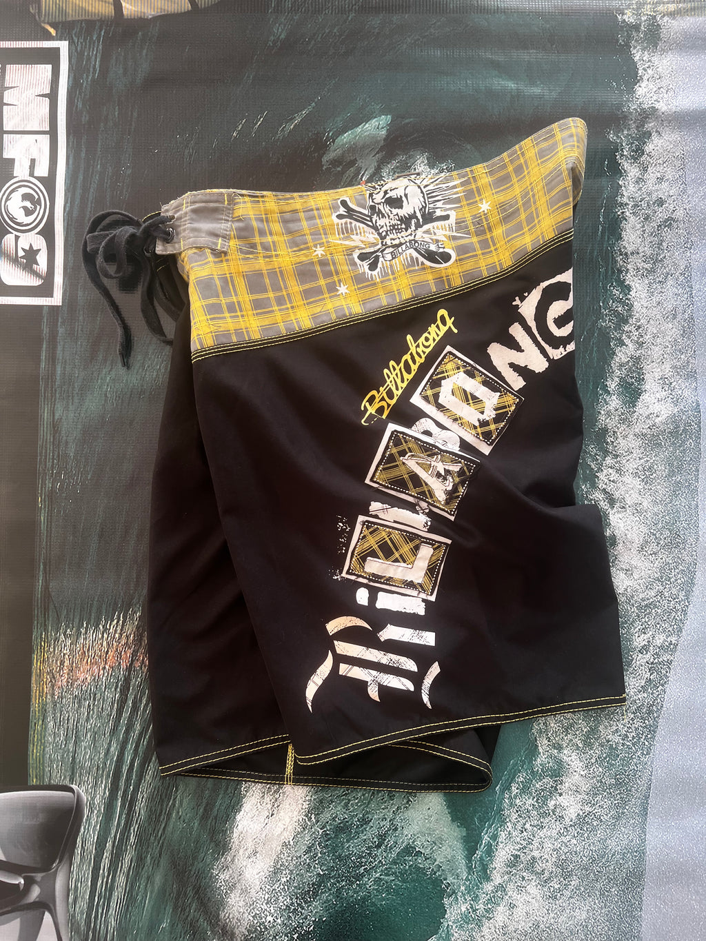 Y2K Billabong boardshorts waist 36 — vintage surf boardies — Backwash VTG