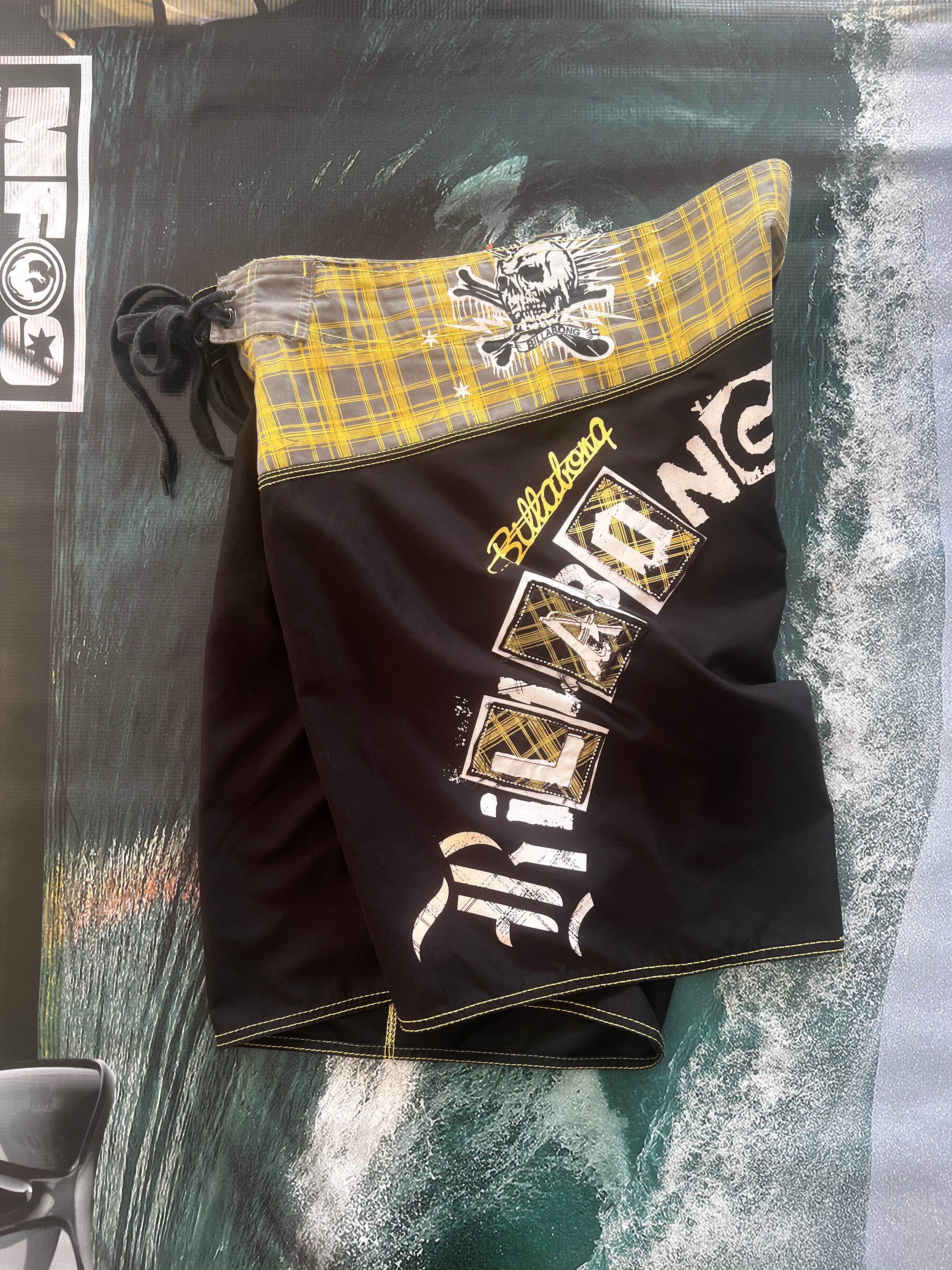Y2K Billabong boardshorts waist 36 — vintage surf boardies — Backwash VTG