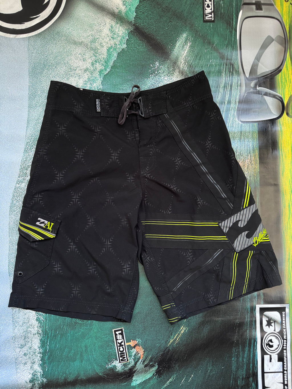 Y2K Billabong Andy Irons boardshorts light red/white/black size 31 – front view