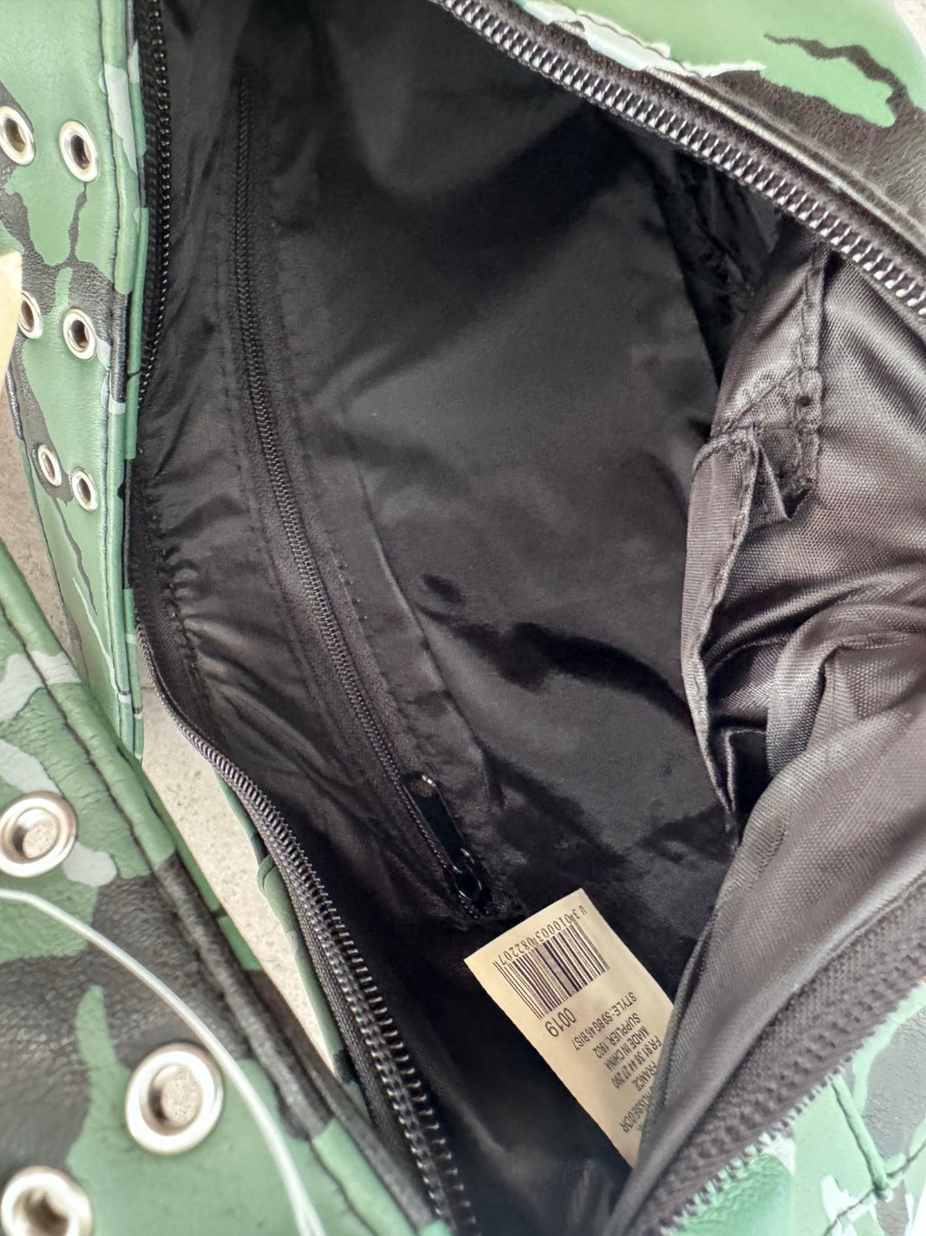 Y2K Billabong bag – close-up