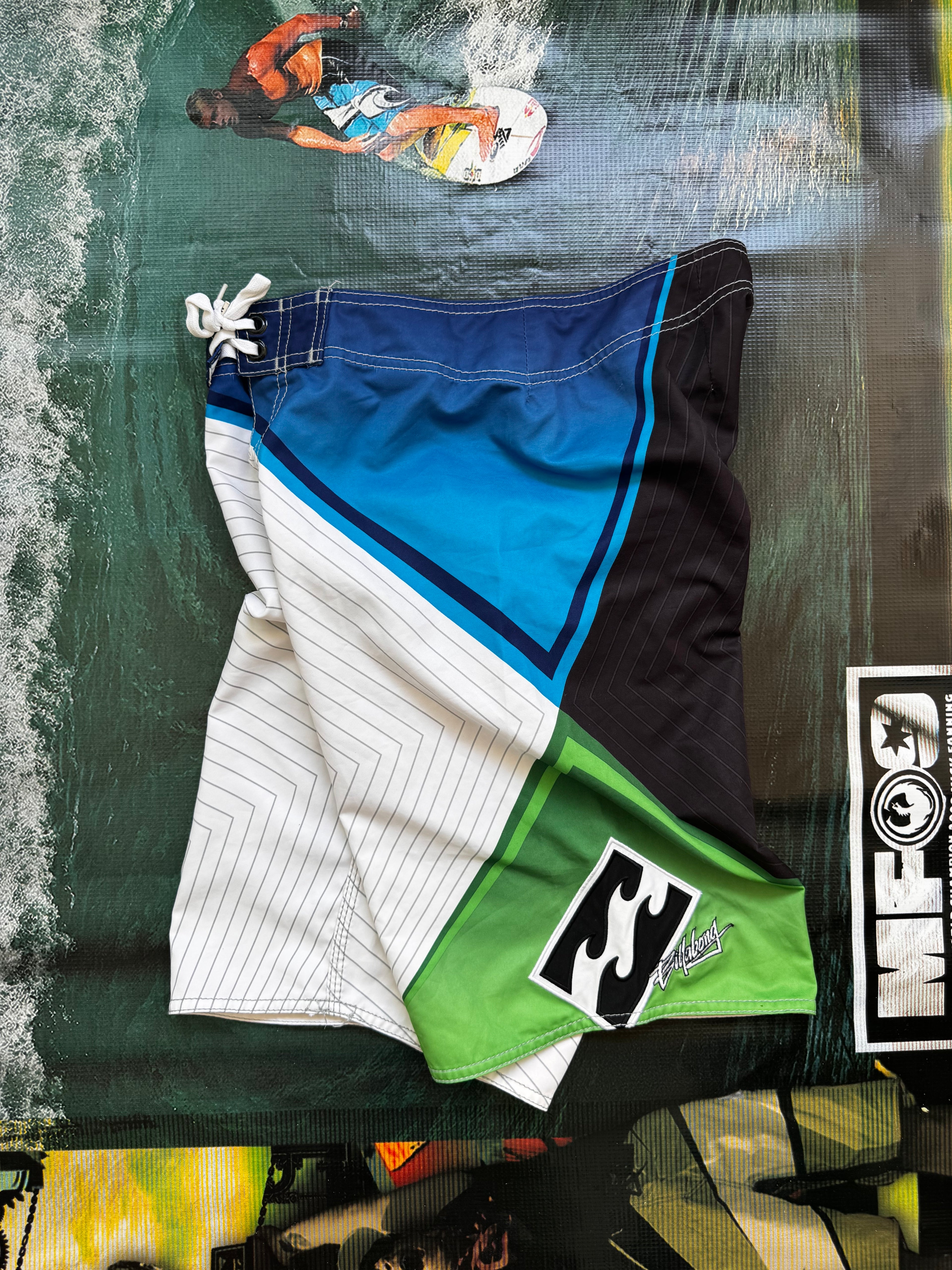Billabong Andy Irons Airlite boardshorts white blue green black size 14Y