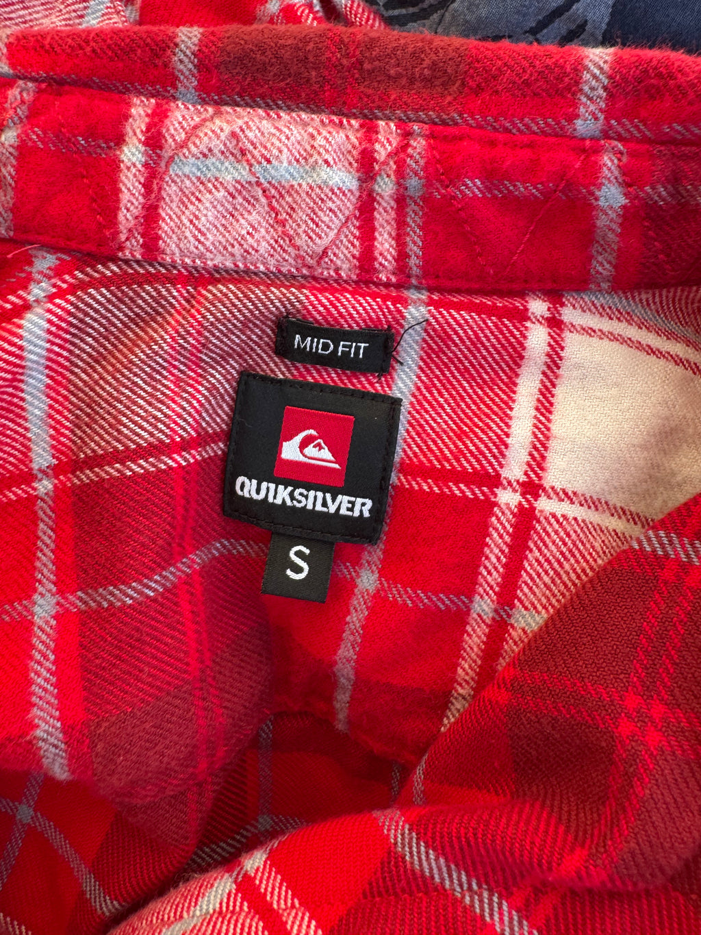 Y2K Quiksilver flannel plaid shirt in red and white, size S, vintage surf and skate - detail view