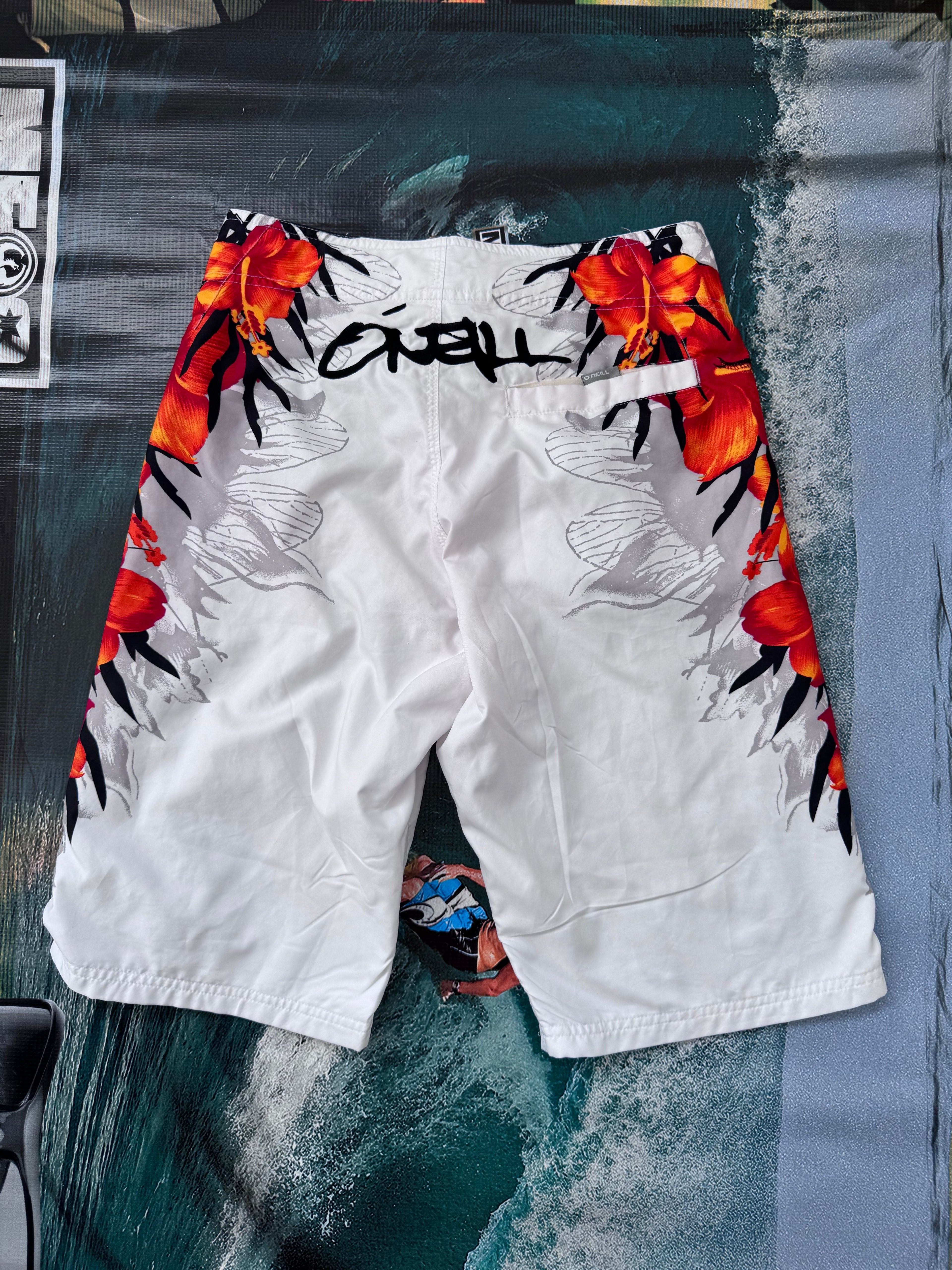 Y2K O'Neill Floral boardshorts black/white size 28 – detail view
