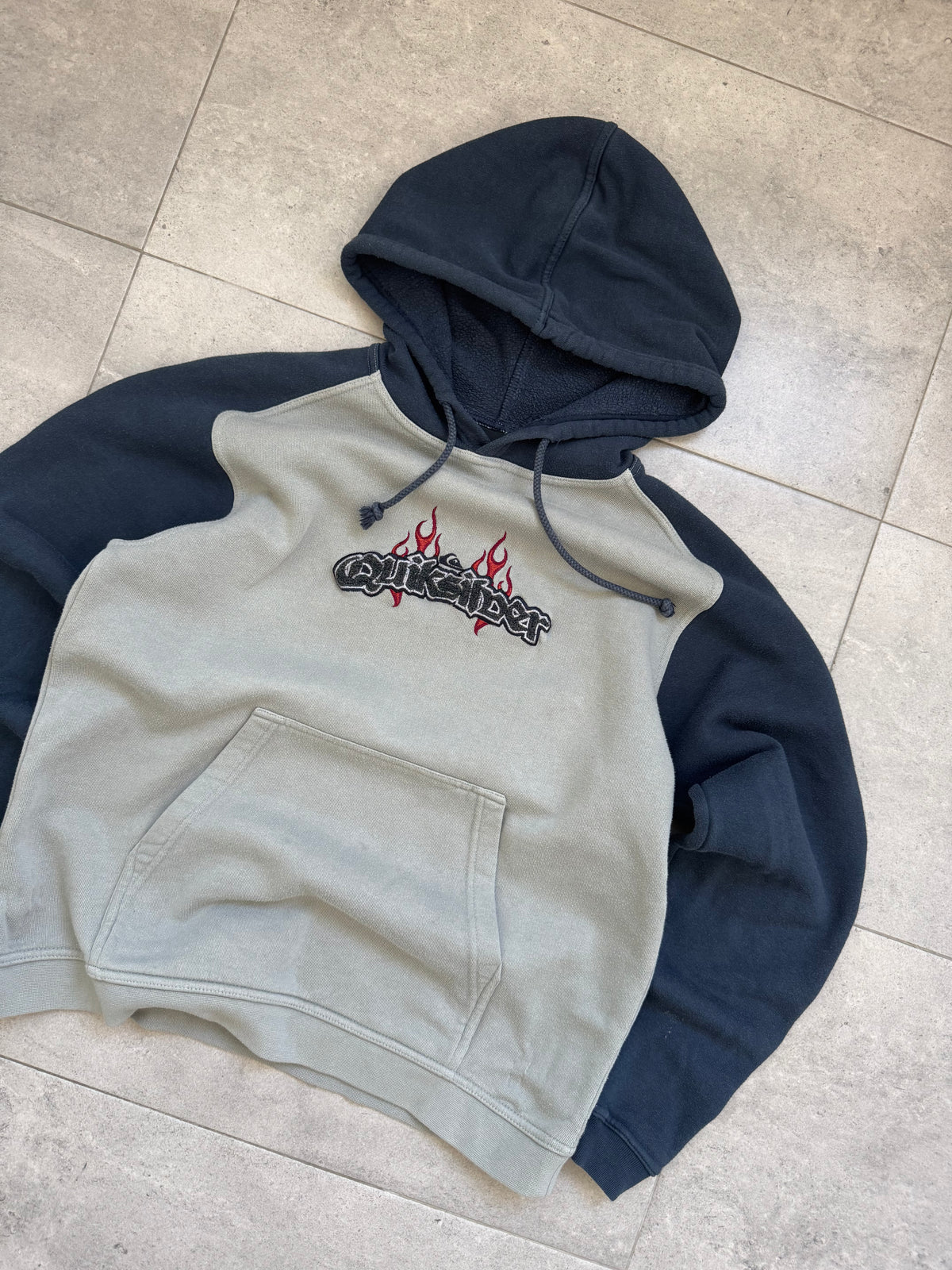 Vintage Y2K Quiksilver flame logo surf sweatshirt, grey - logo detail