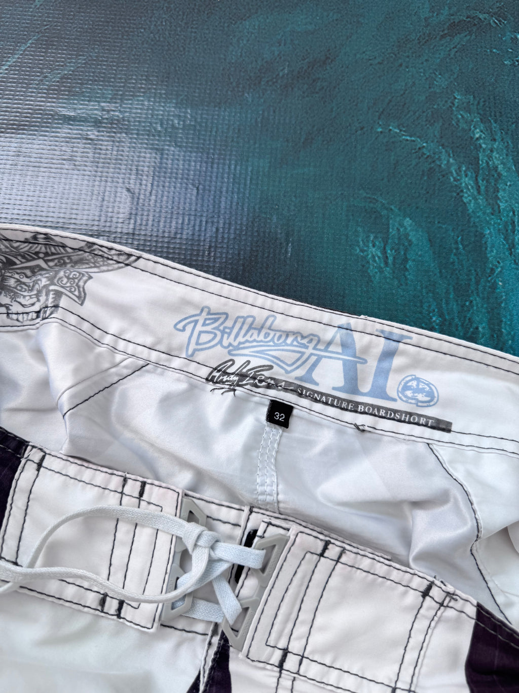 Y2K Billabong Andy Irons boardshorts blue/white/black size 32 – close-up