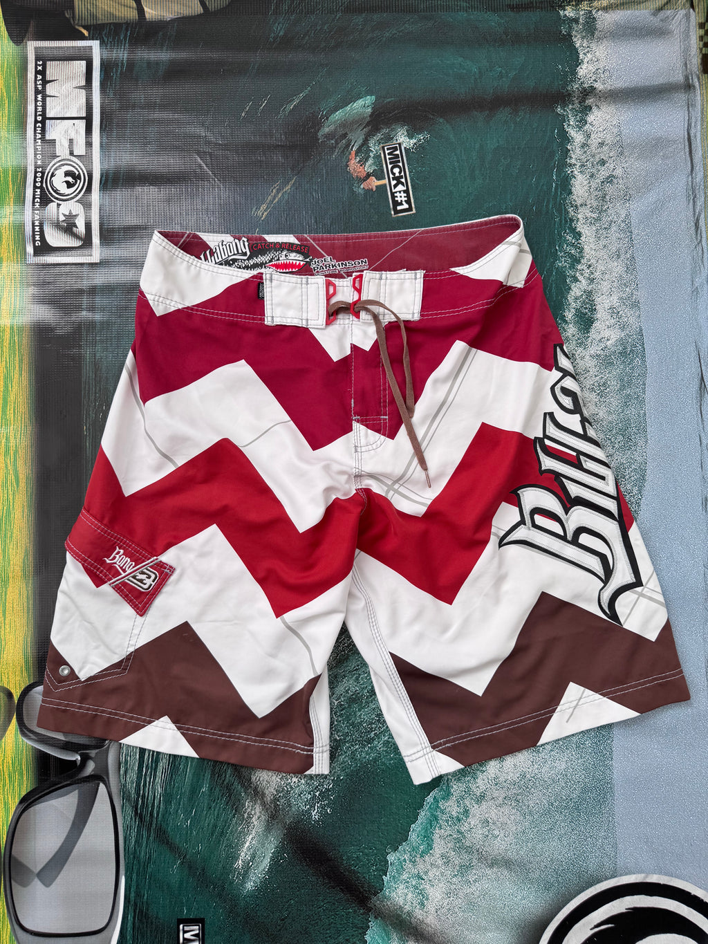 Y2K Billabong Joel Parkinson boardshorts white/red/brown size 34 – back view