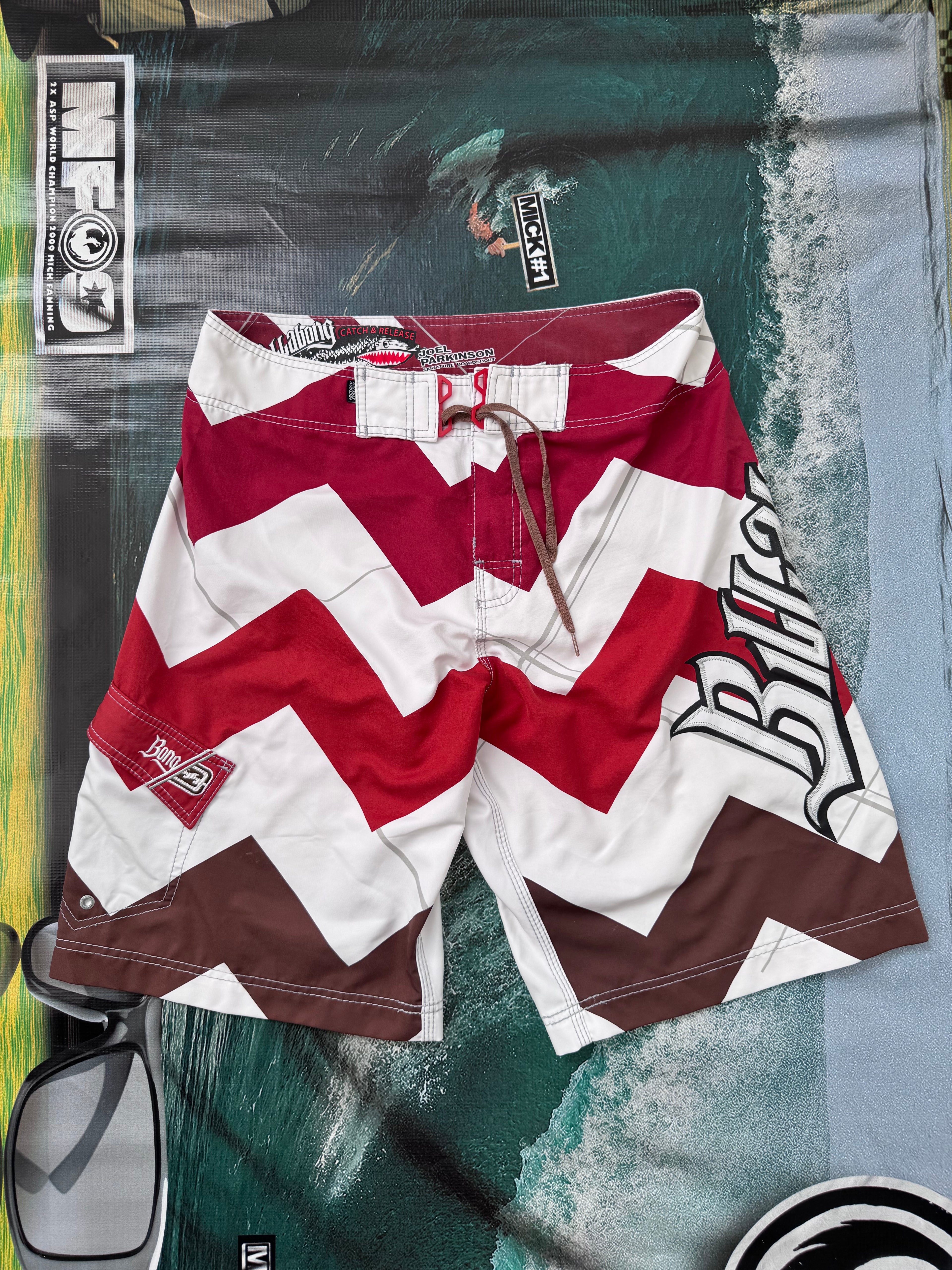 Y2K Billabong Joel Parkinson boardshorts white/red/brown size 34 – back view