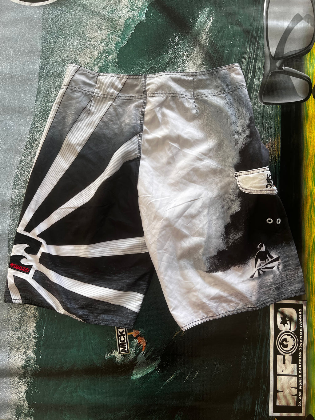 Y2K Billabong Andy Irons Pipe Masters Rising Sun Boardies (36)