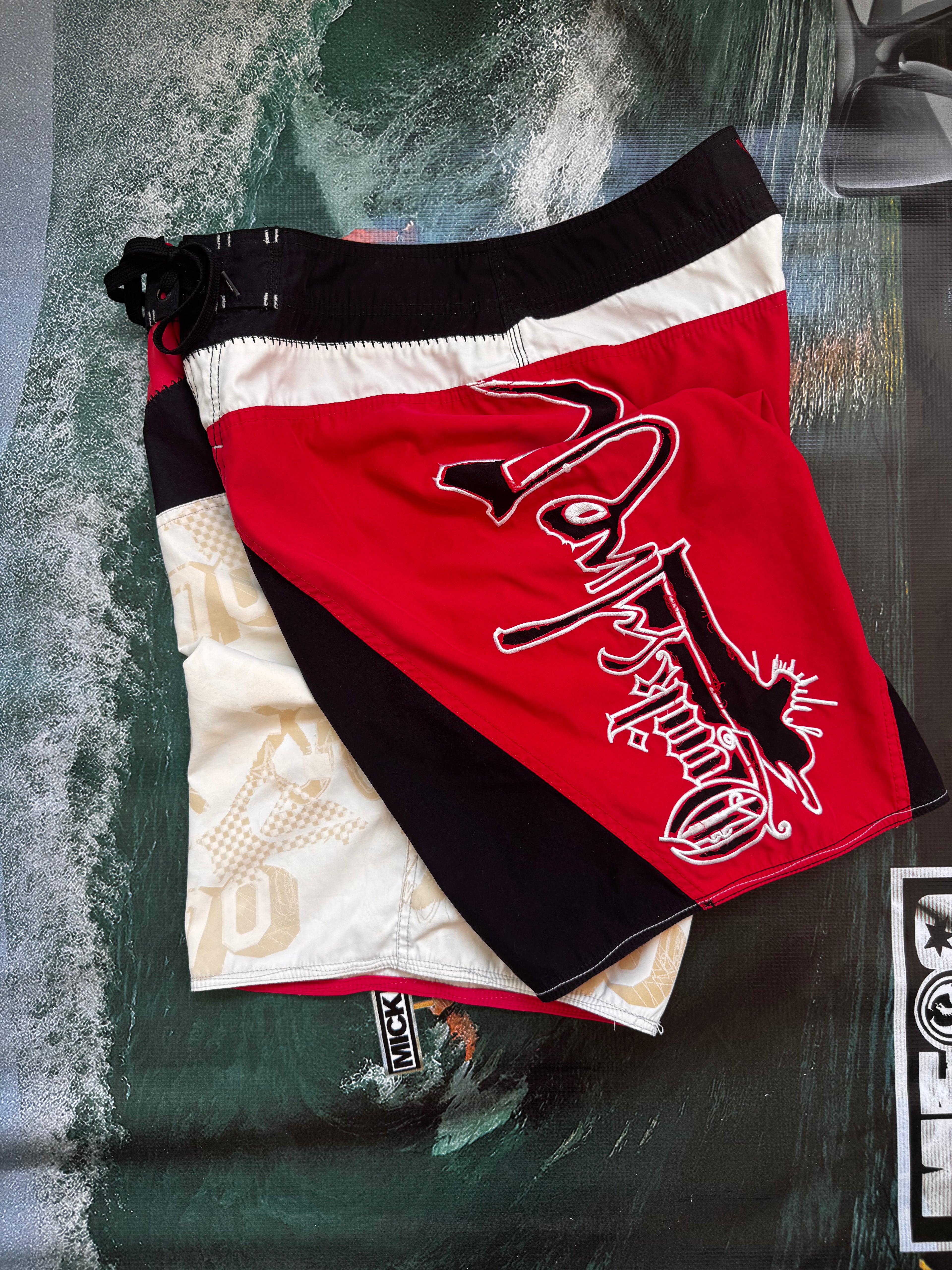 Y2K Quiksilver boardshorts red black white size 32