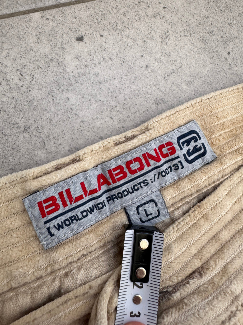 Y2K Billabong corduroy pants in light camel, size L, vintage surf trousers - detail view