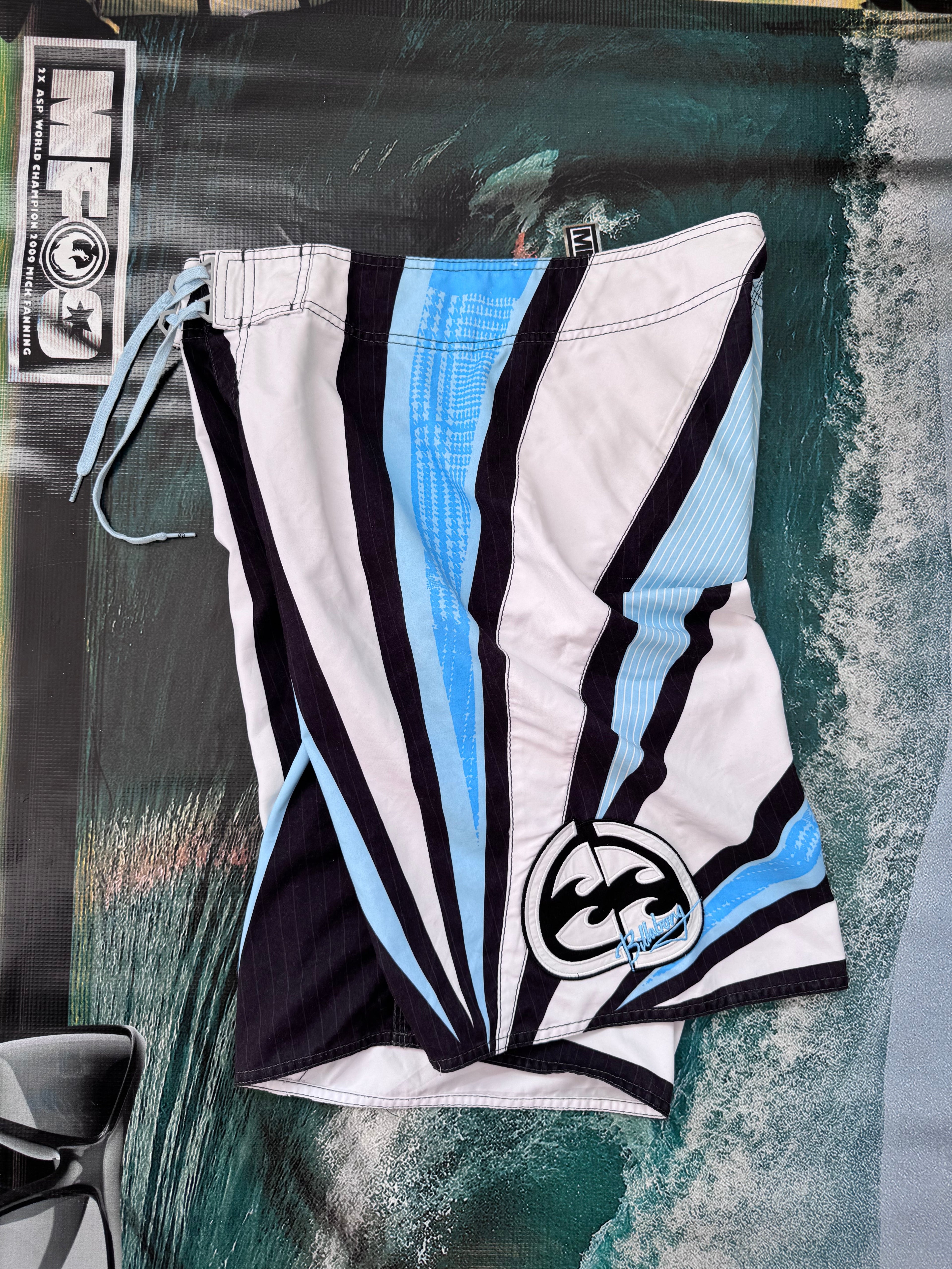 Y2K Billabong Andy Irons boardshorts blue/white/black size 34 – back view
