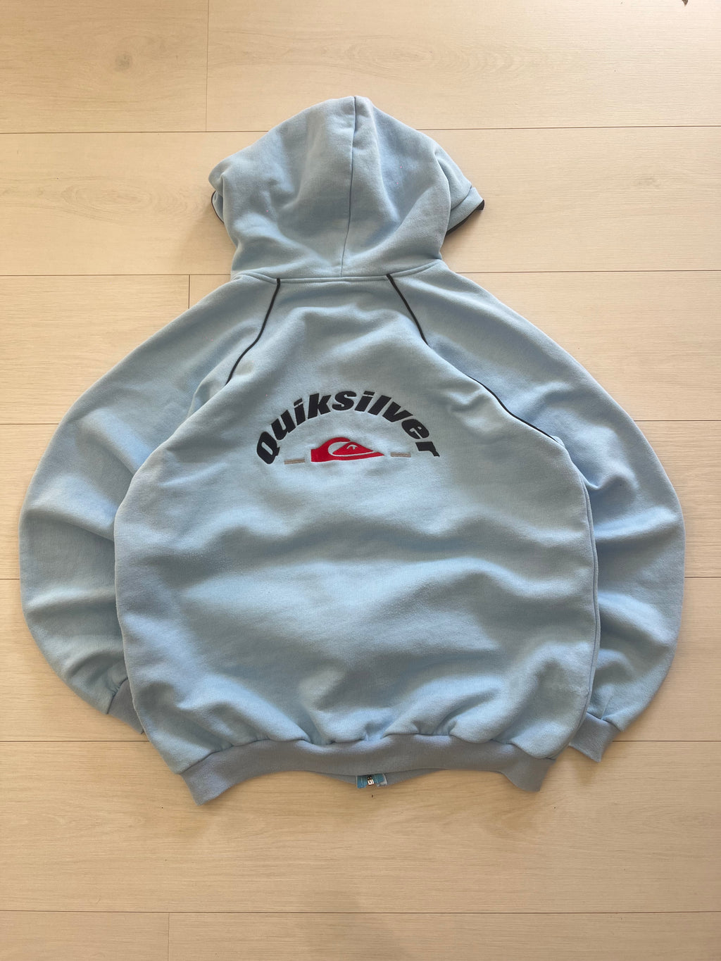 2000s Quiksilver sweatshirt front logo — authentic vintage surfwear
